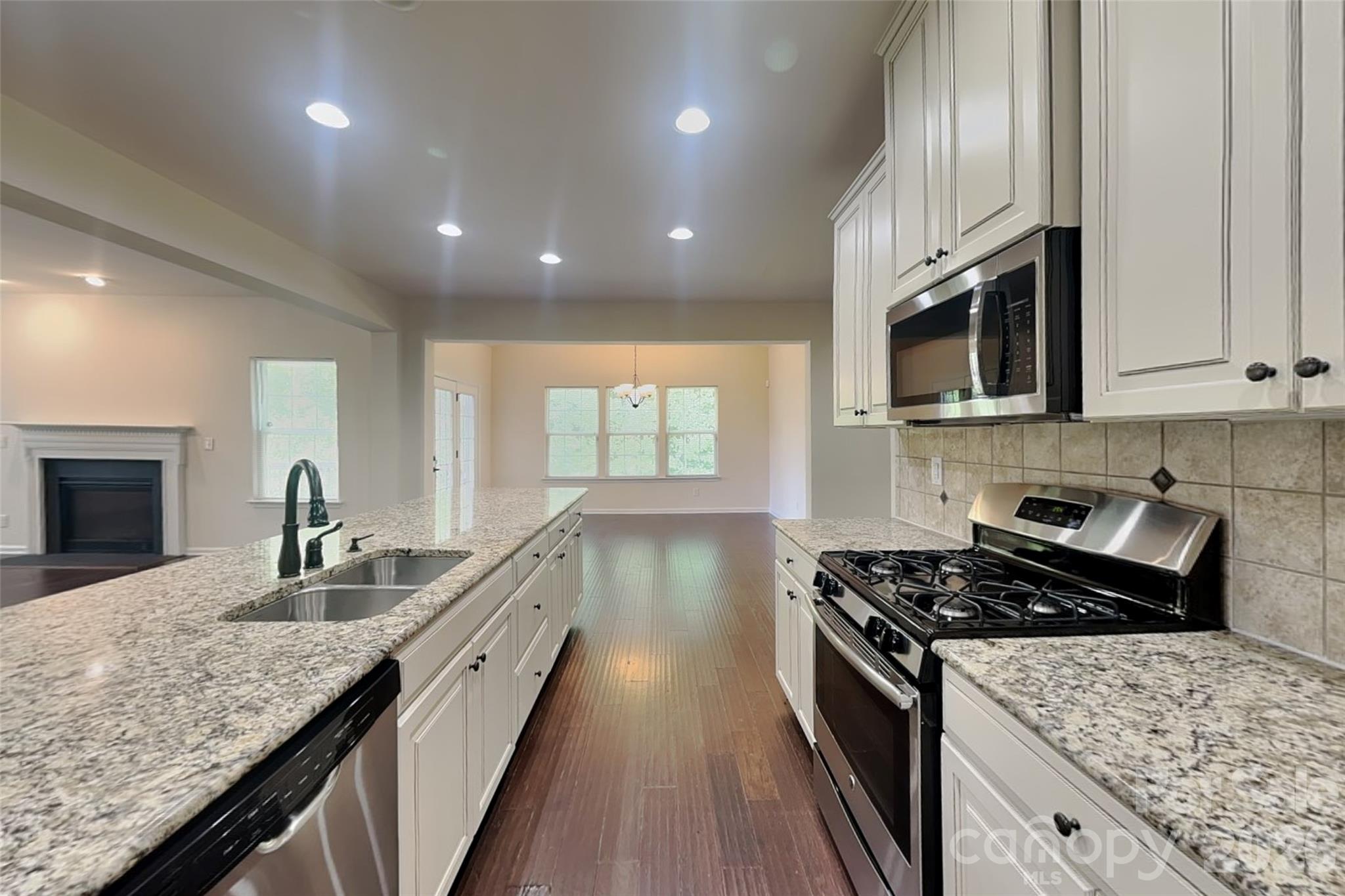 8133 Early Bird Way — Mint Hill