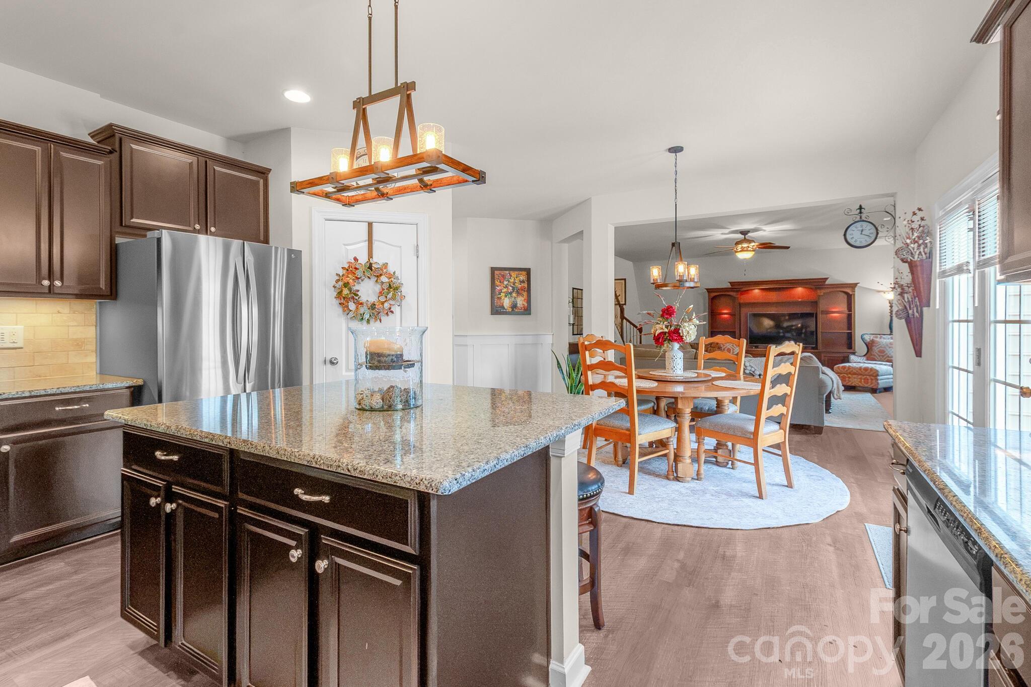 2083 Topaz Plaza — Davidson