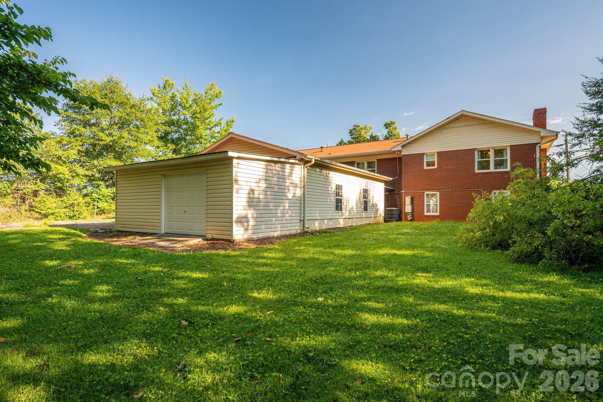 1306 11th Avenue SE — Hickory