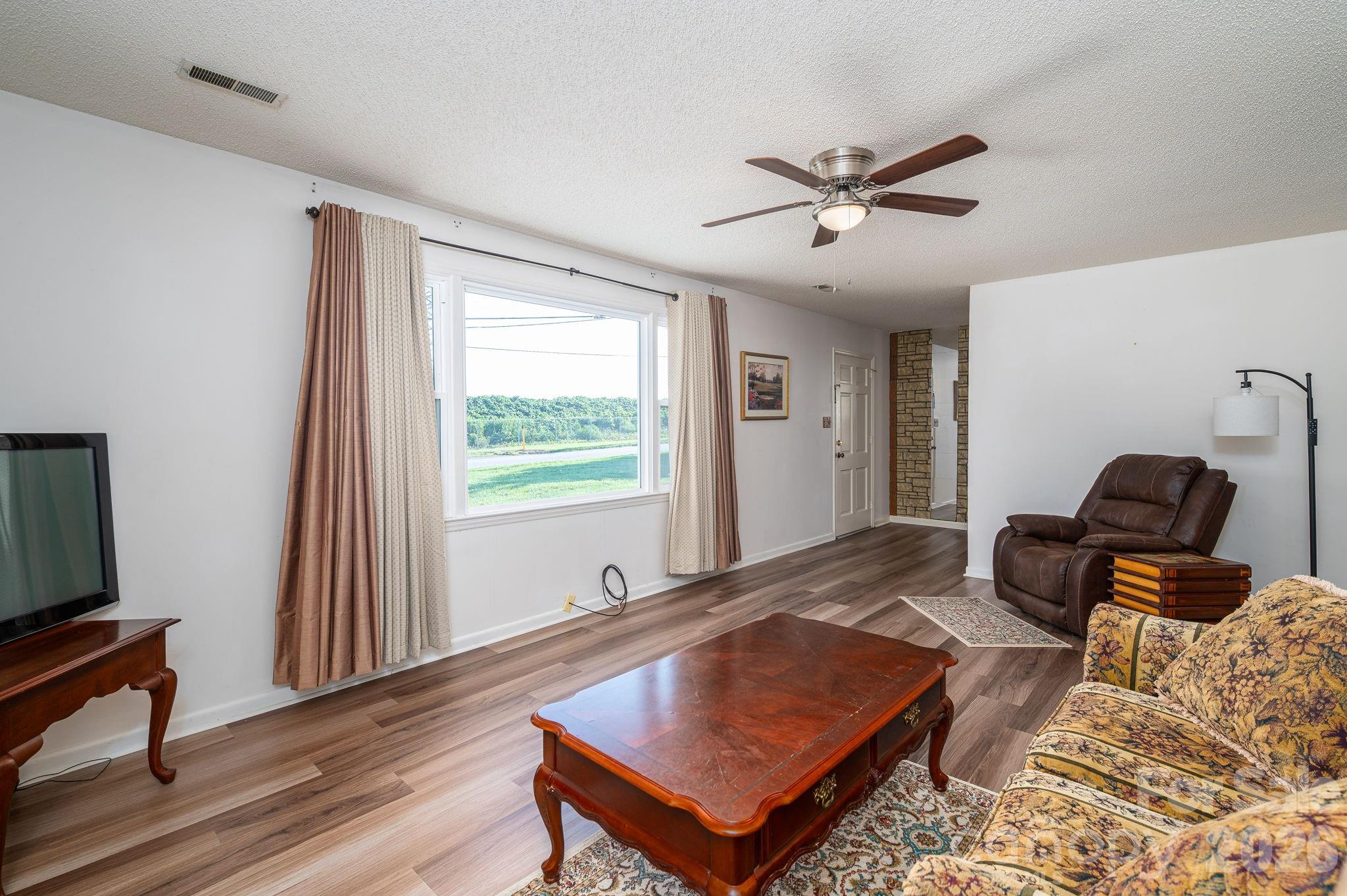 1306 11th Avenue SE — Hickory