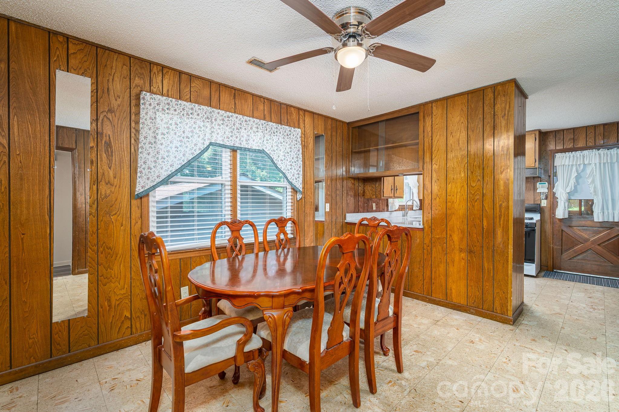 1306 11th Avenue SE — Hickory
