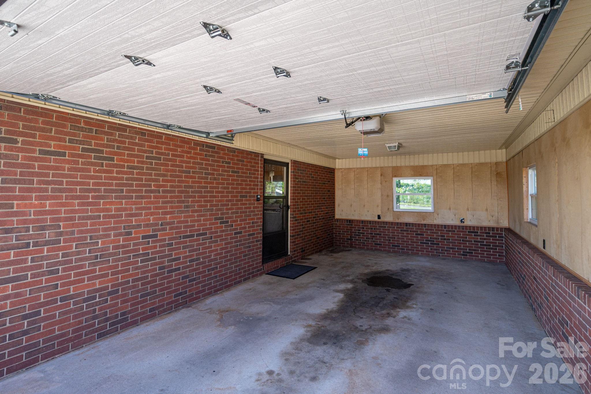 1306 11th Avenue SE — Hickory