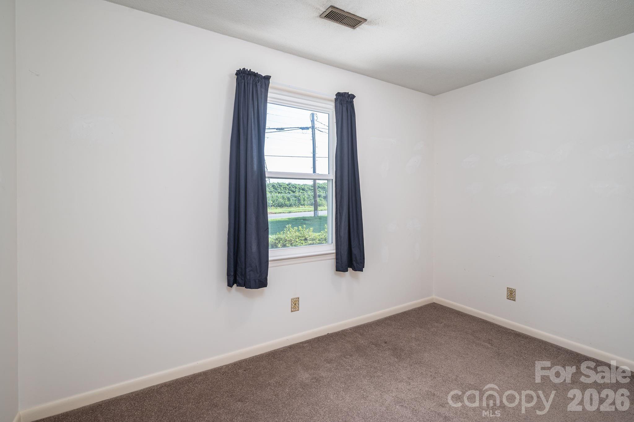 1306 11th Avenue SE — Hickory