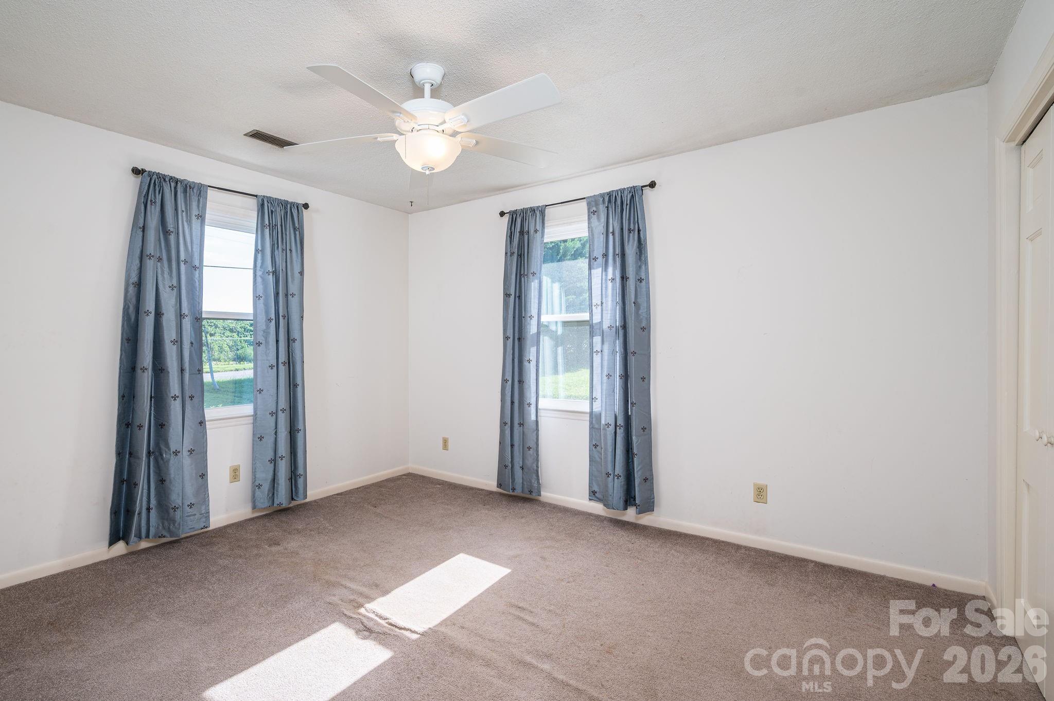1306 11th Avenue SE — Hickory