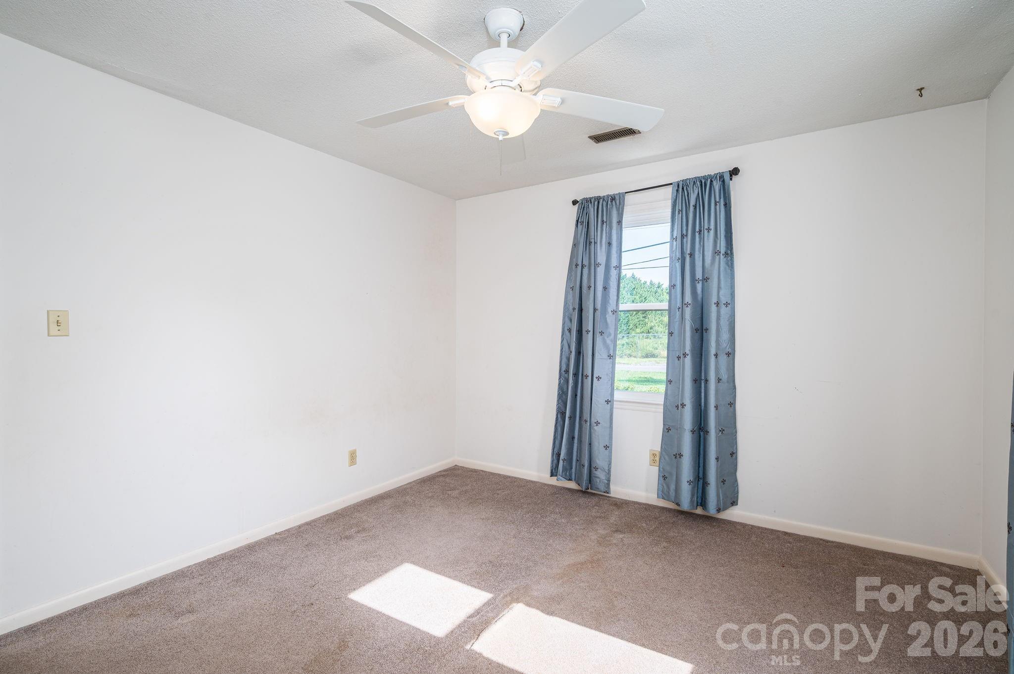 1306 11th Avenue SE — Hickory