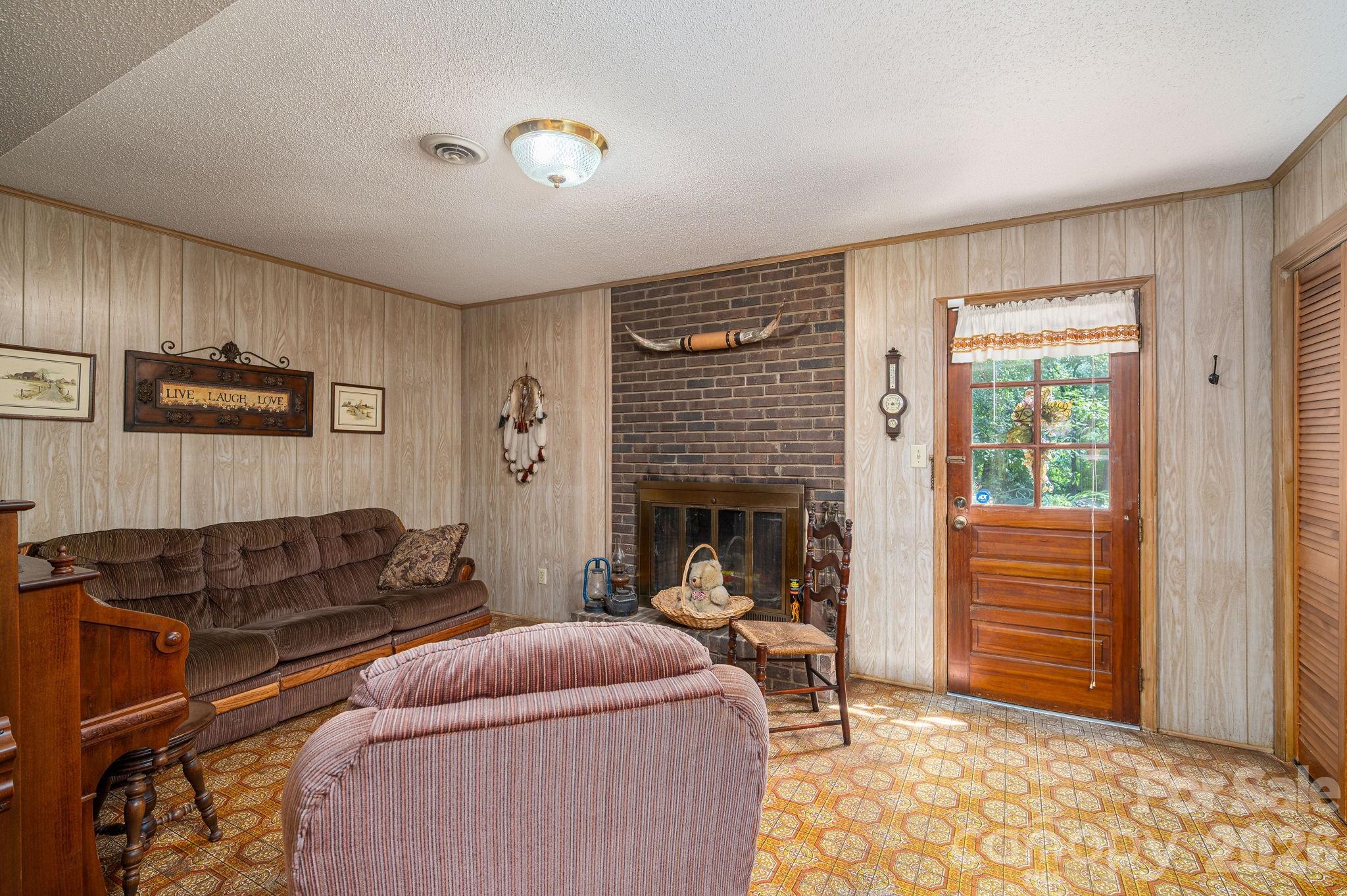 3448 Anderson Mountain Road — Maiden