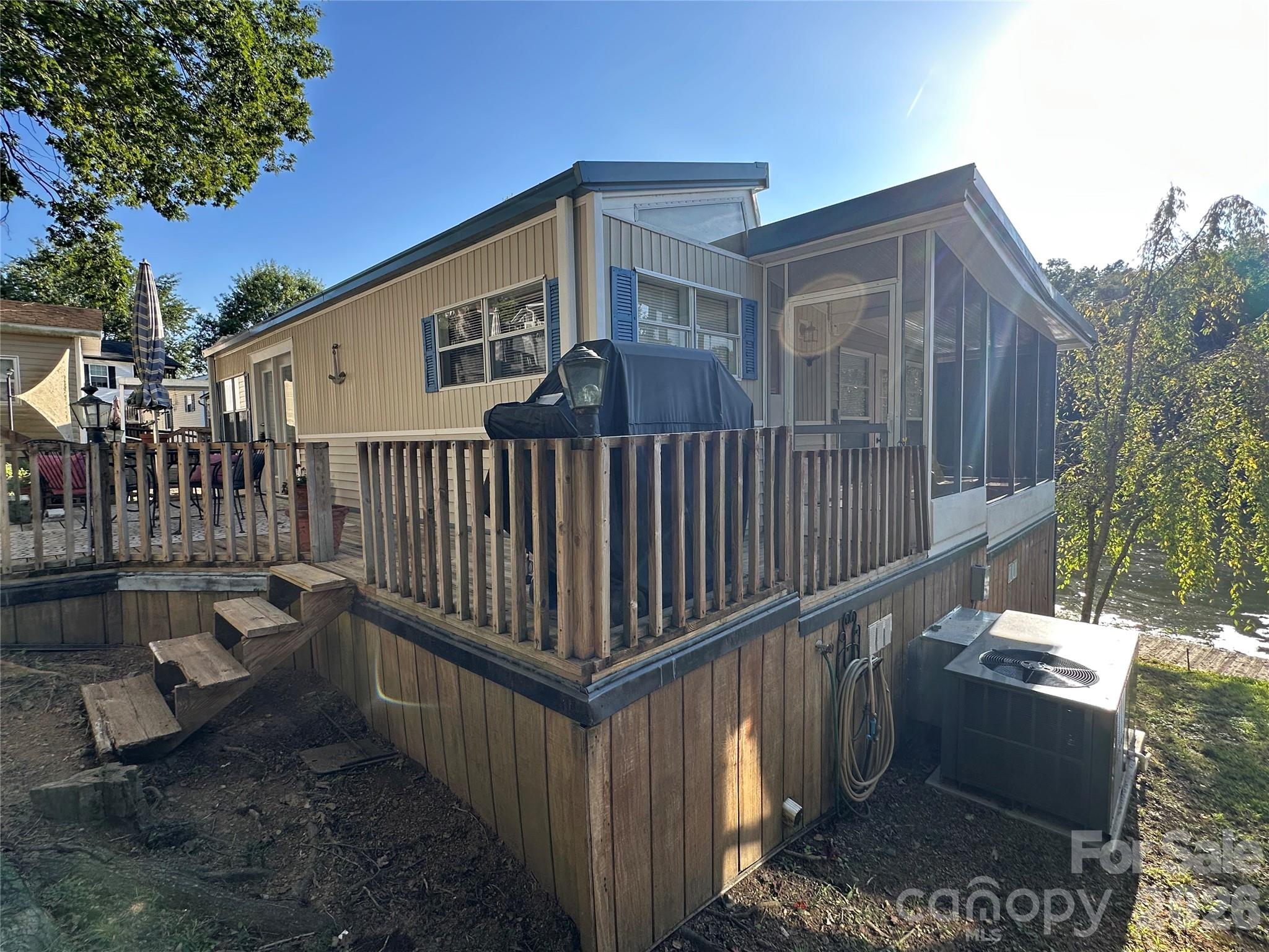 135 Clubhouse Drive Extension — New London