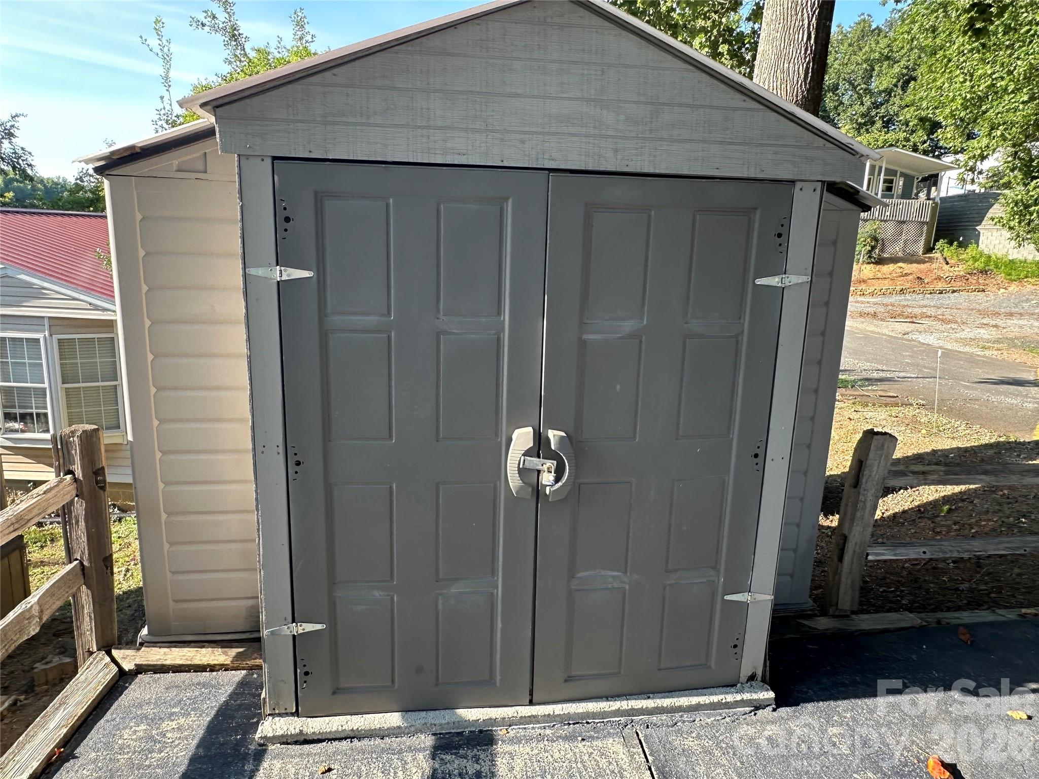 135 Clubhouse Drive Extension — New London