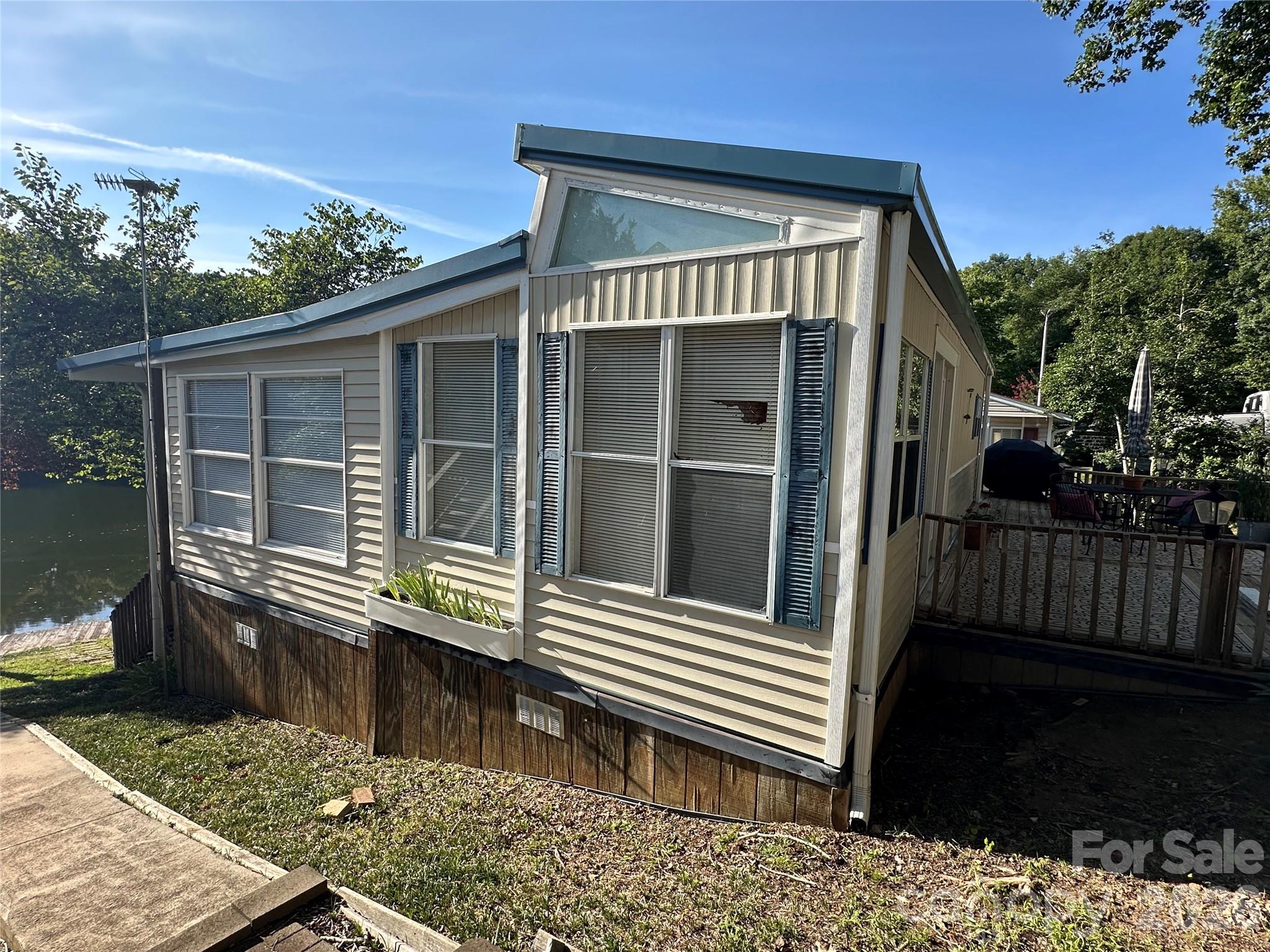 135 Clubhouse Drive Extension — New London