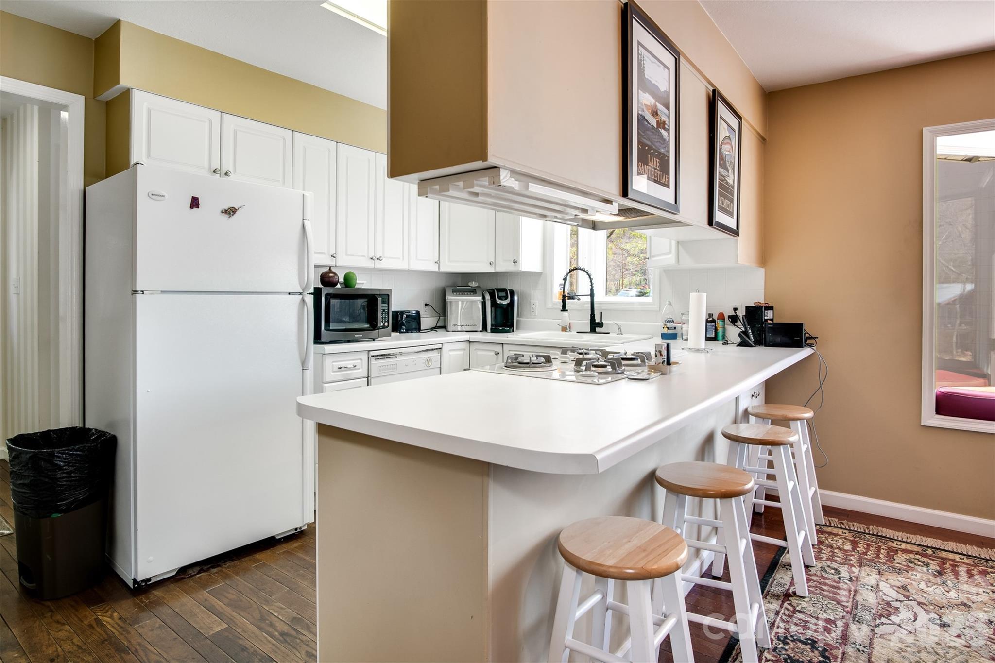 82 Avisco Road — Robbinsville