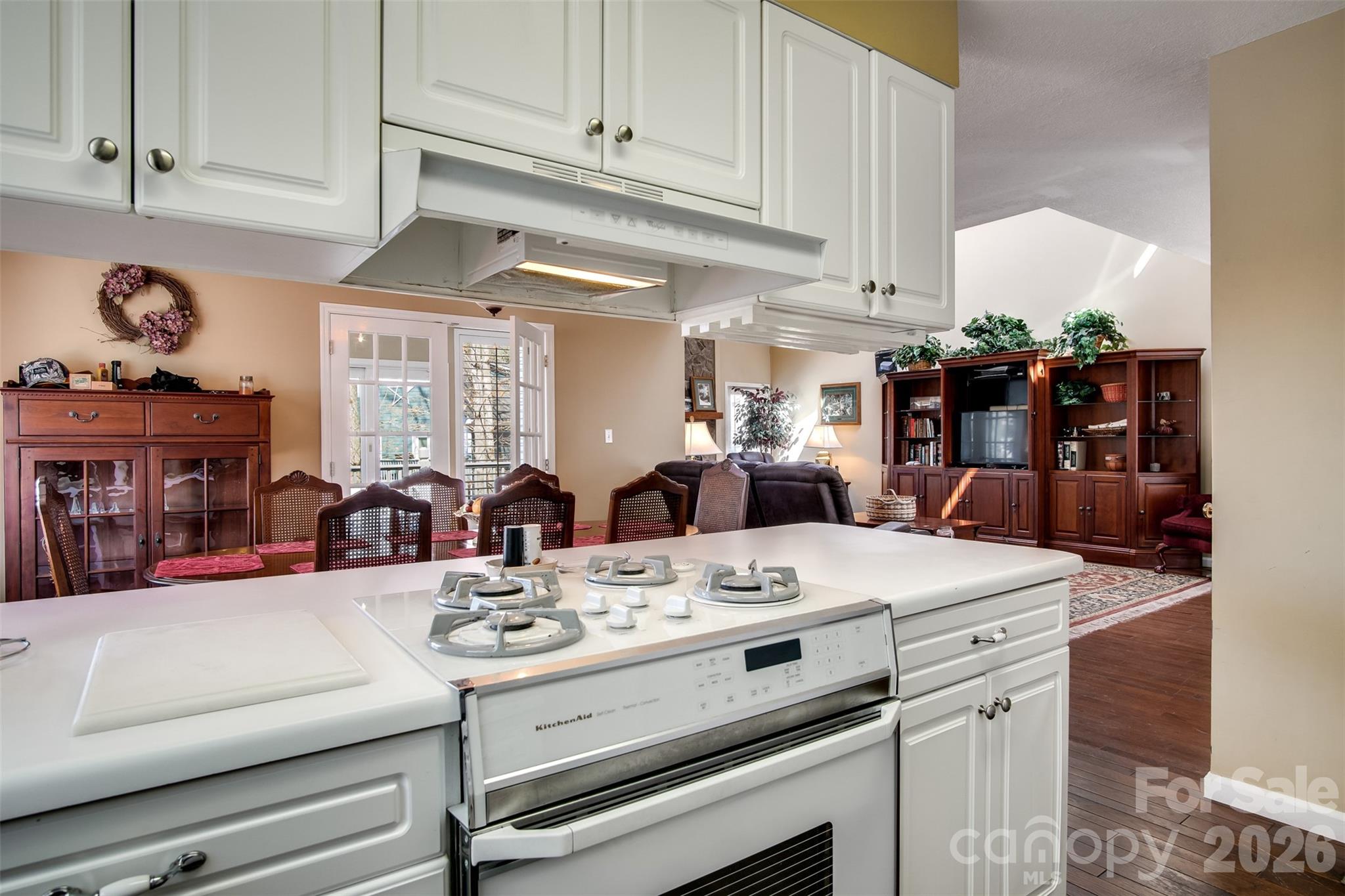 82 Avisco Road — Robbinsville