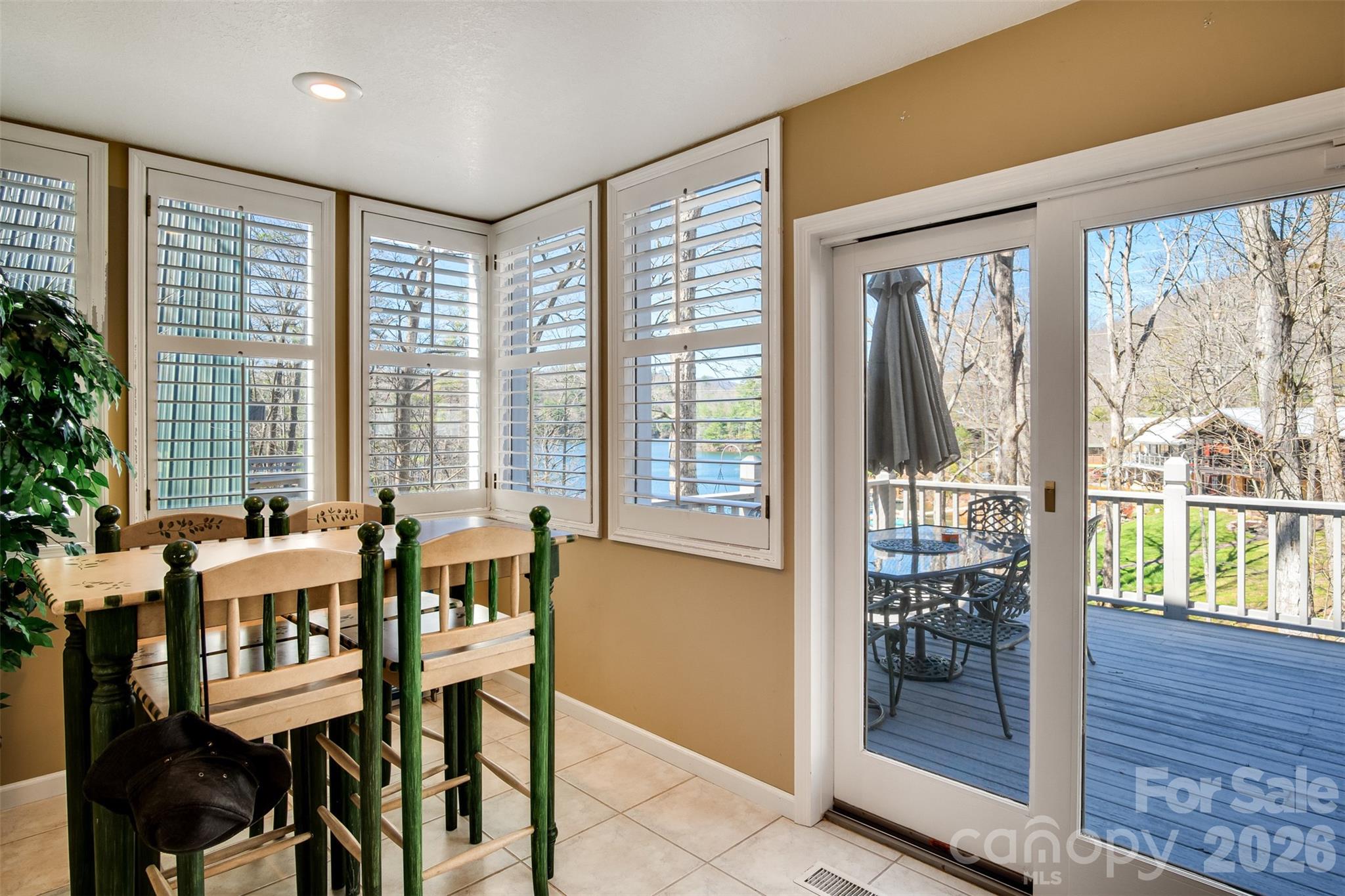 82 Avisco Road — Robbinsville