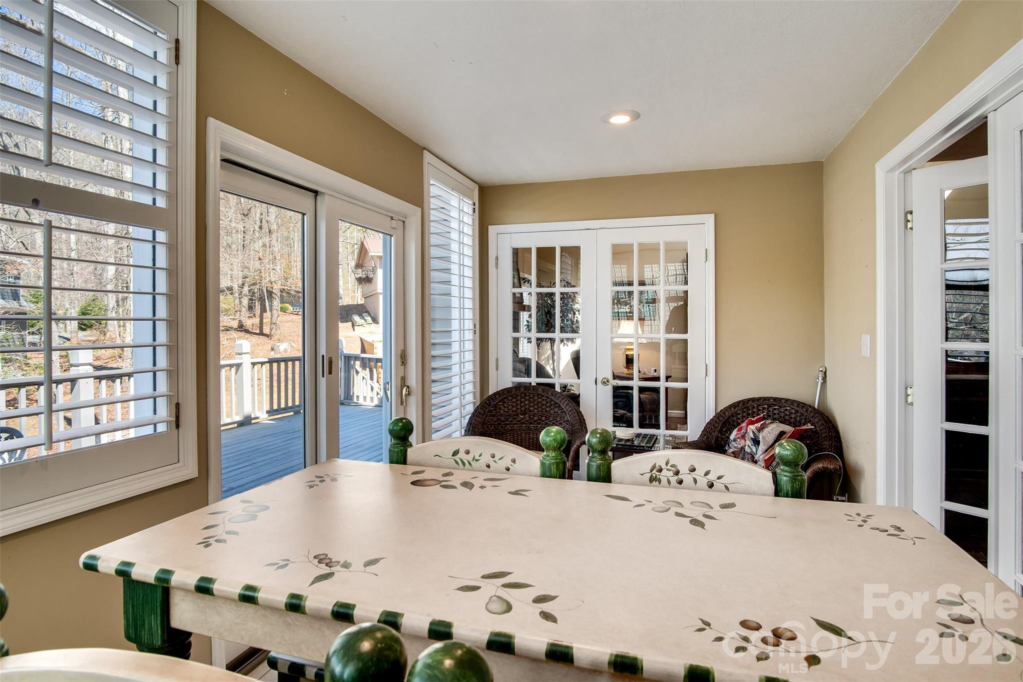 82 Avisco Road — Robbinsville