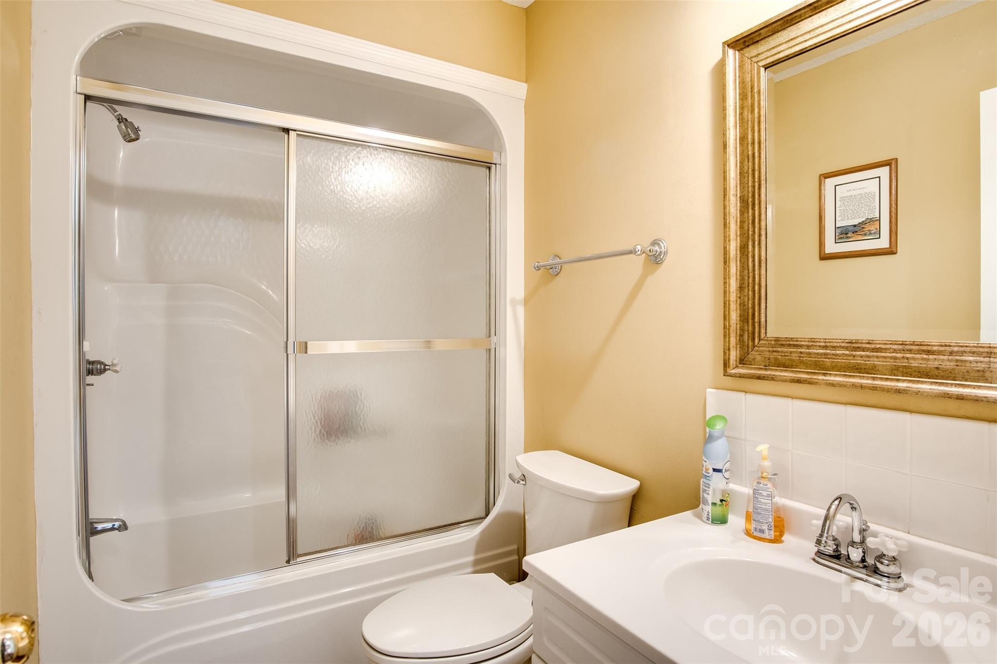 82 Avisco Road — Robbinsville