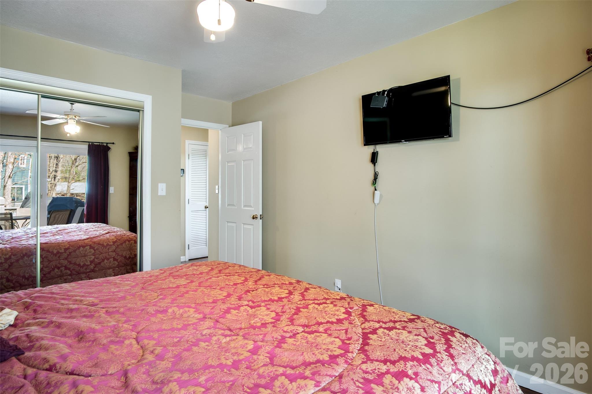82 Avisco Road — Robbinsville