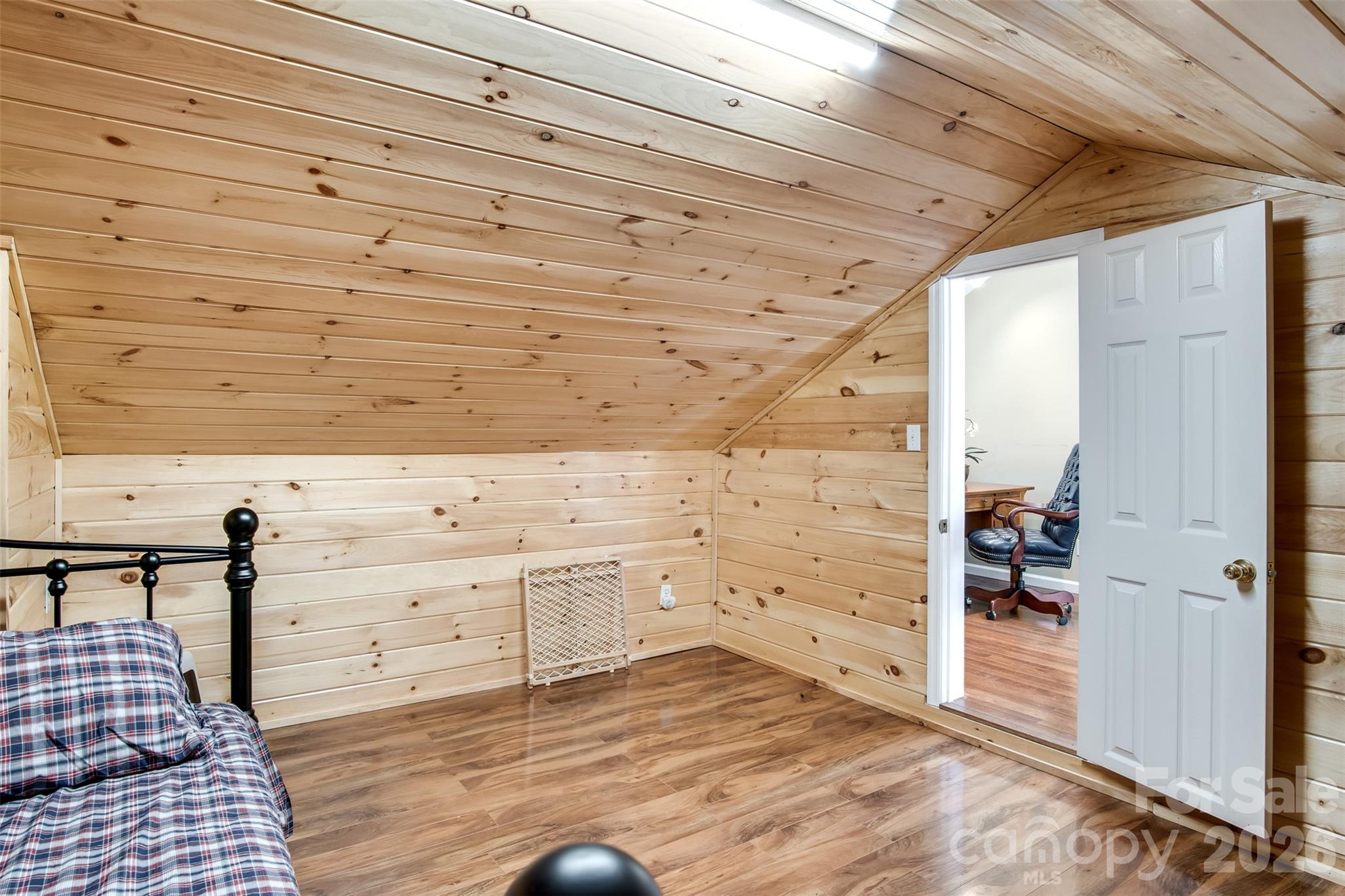 82 Avisco Road — Robbinsville