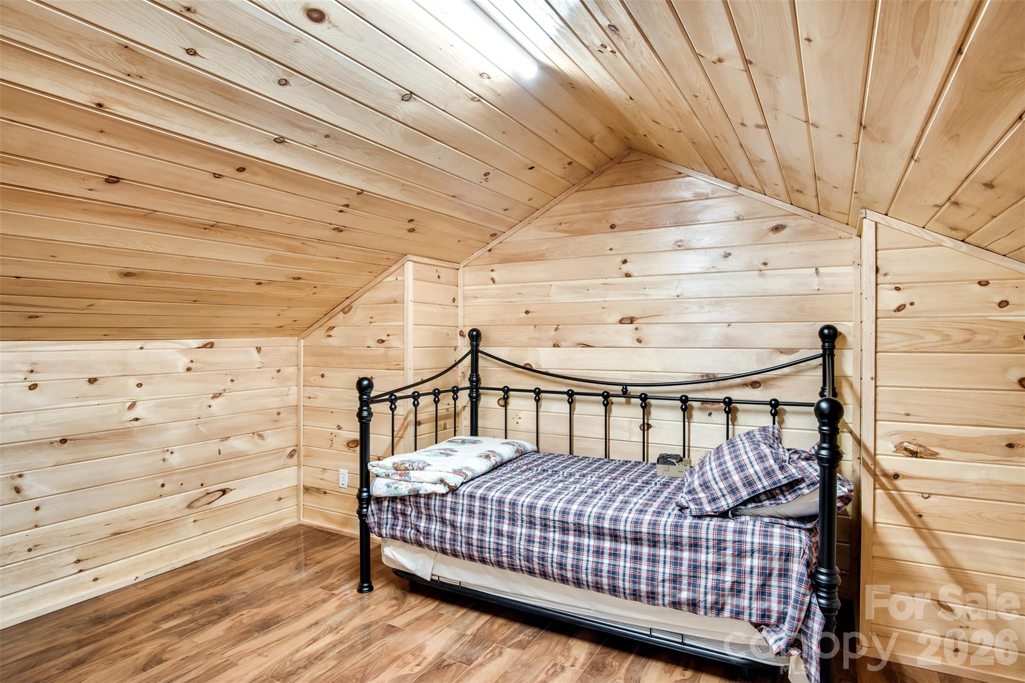82 Avisco Road — Robbinsville