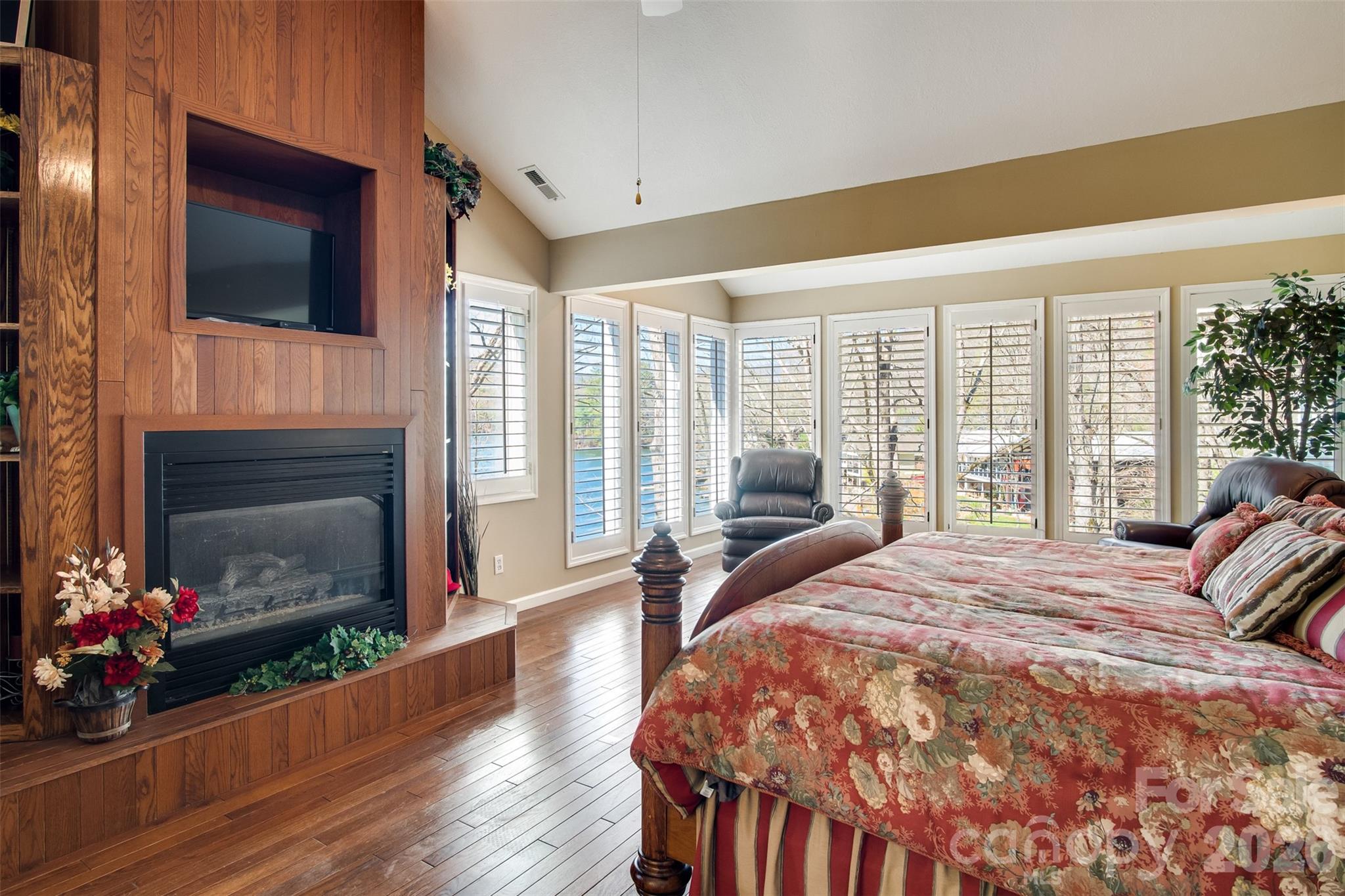 82 Avisco Road — Robbinsville