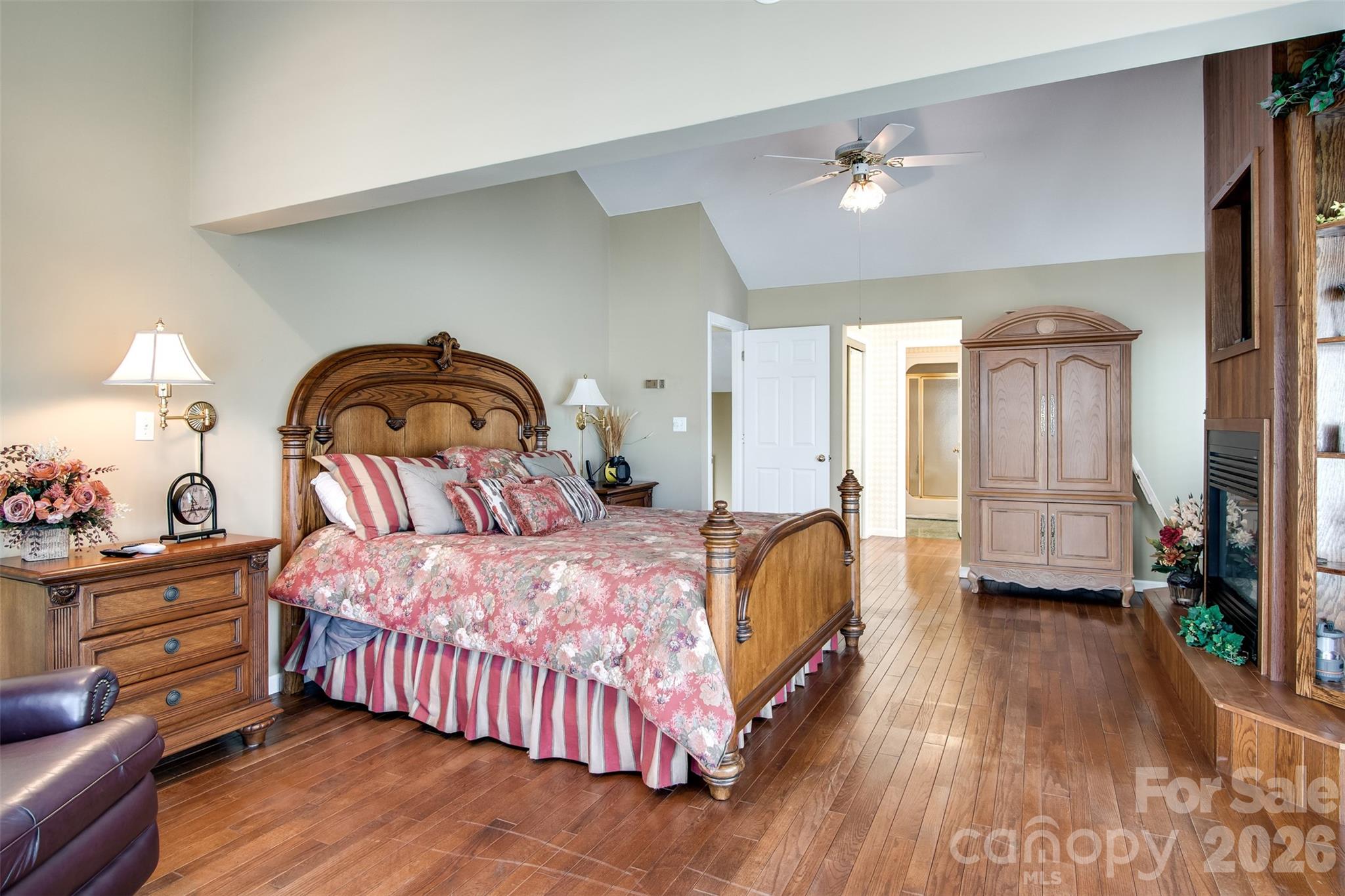 82 Avisco Road — Robbinsville