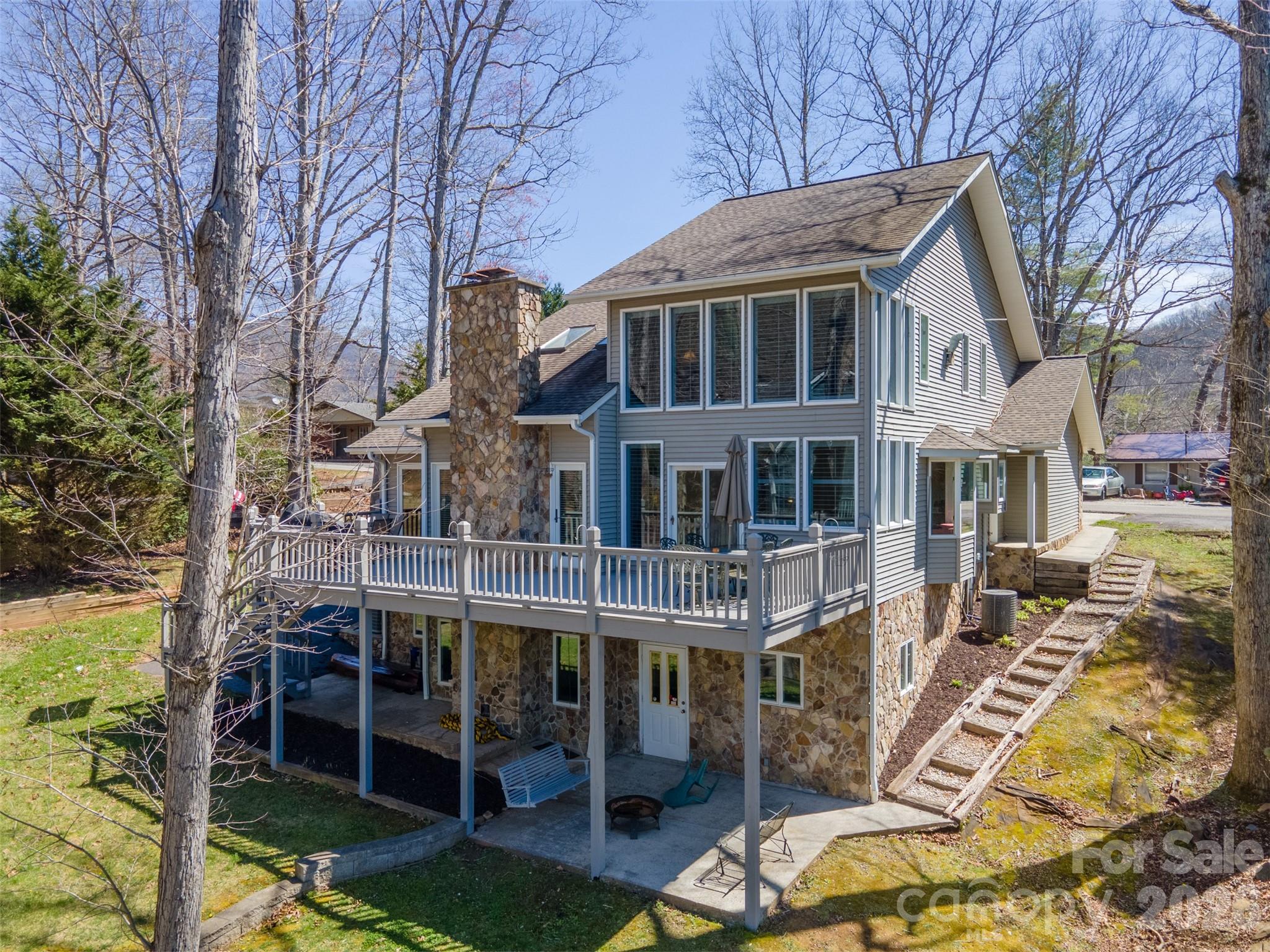 82 Avisco Road — Robbinsville