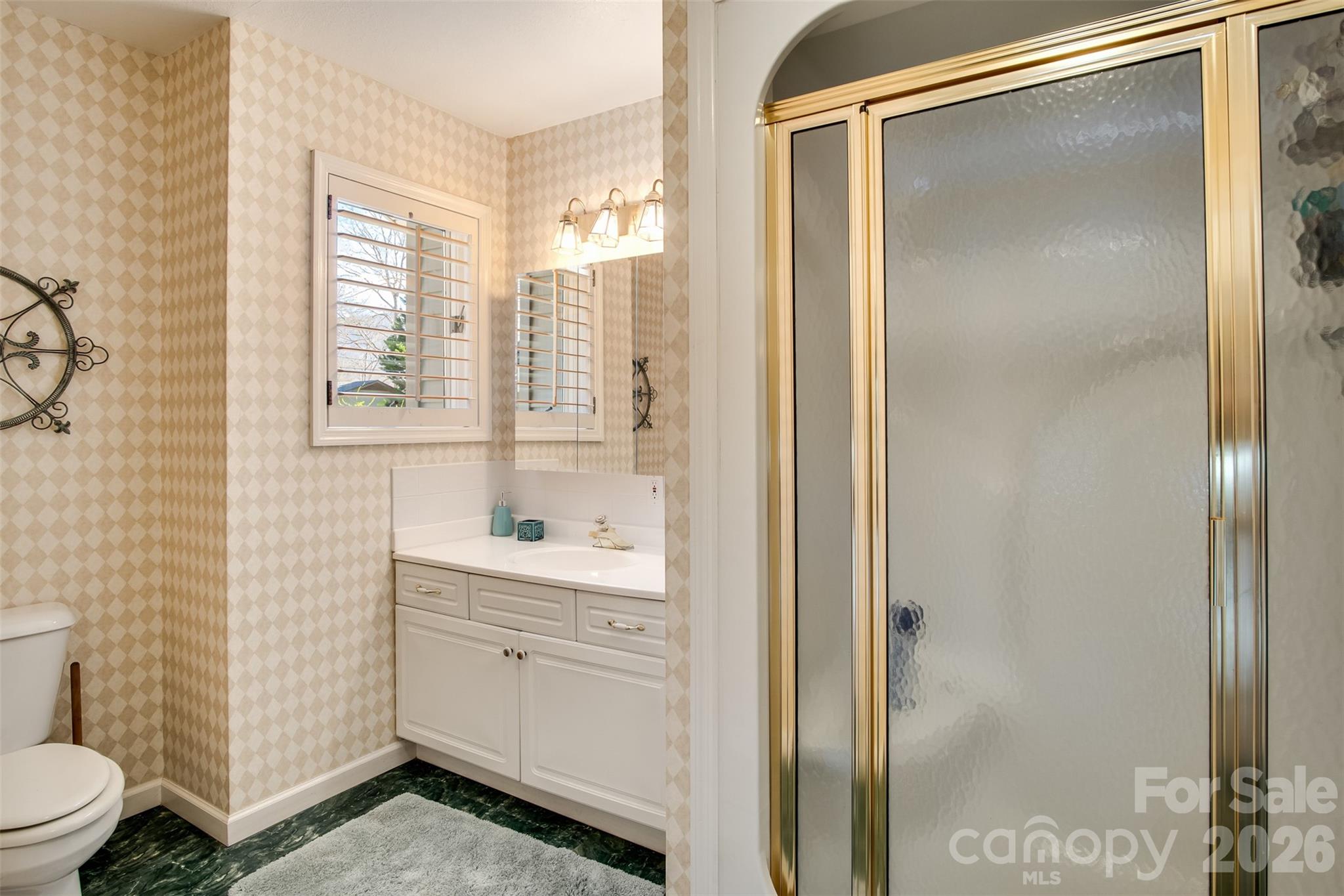 82 Avisco Road — Robbinsville
