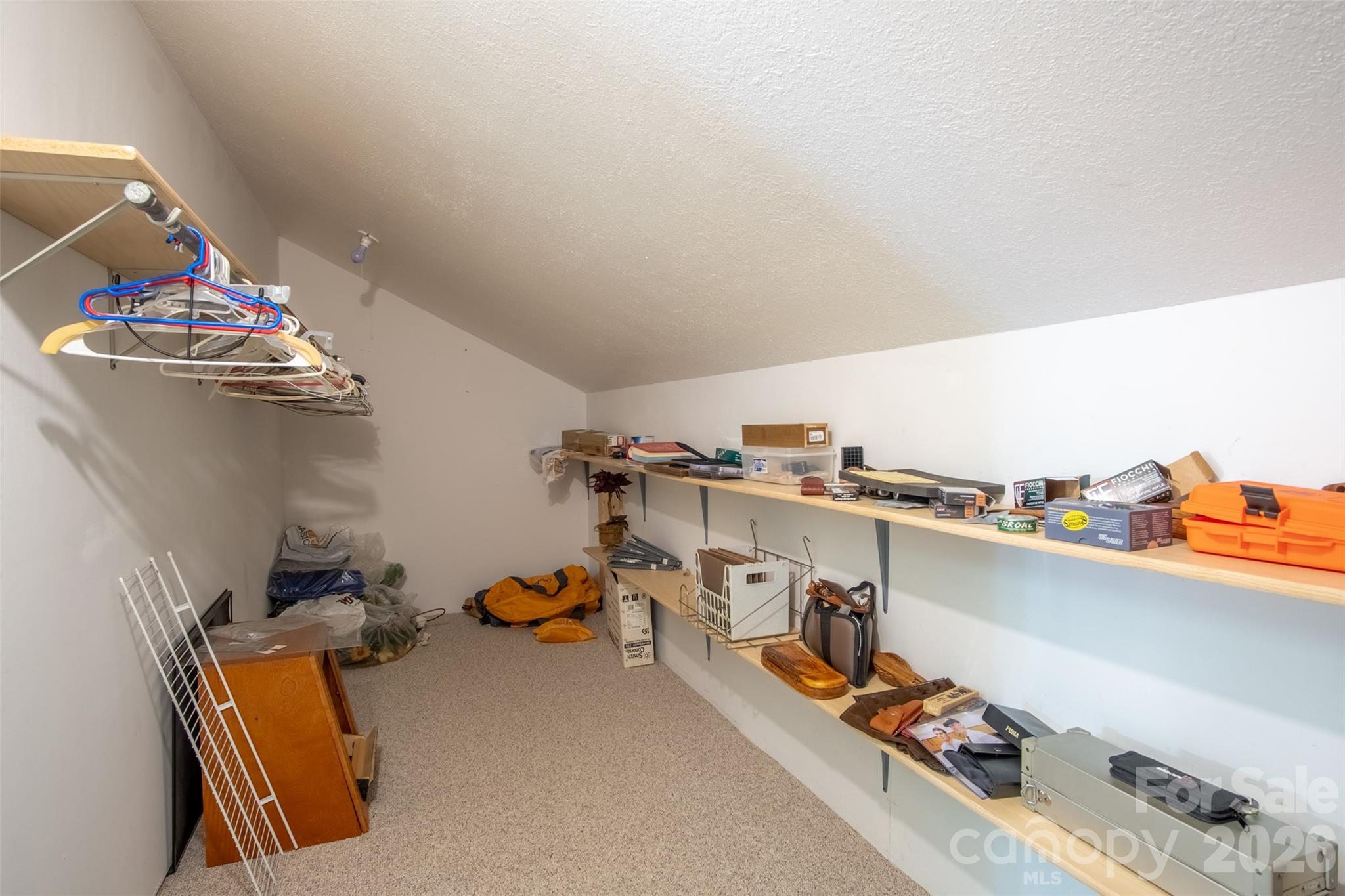 82 Avisco Road — Robbinsville