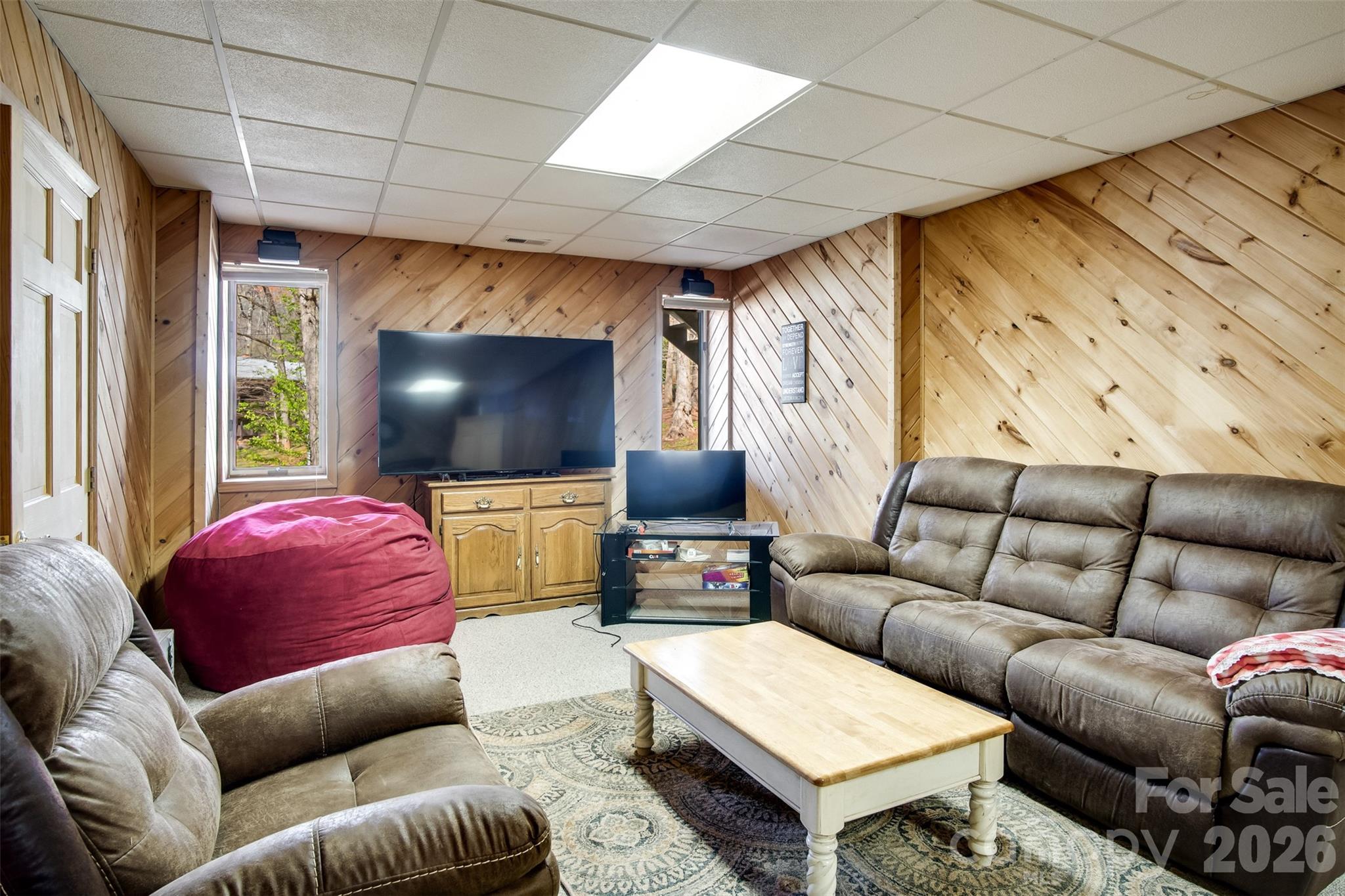 82 Avisco Road — Robbinsville