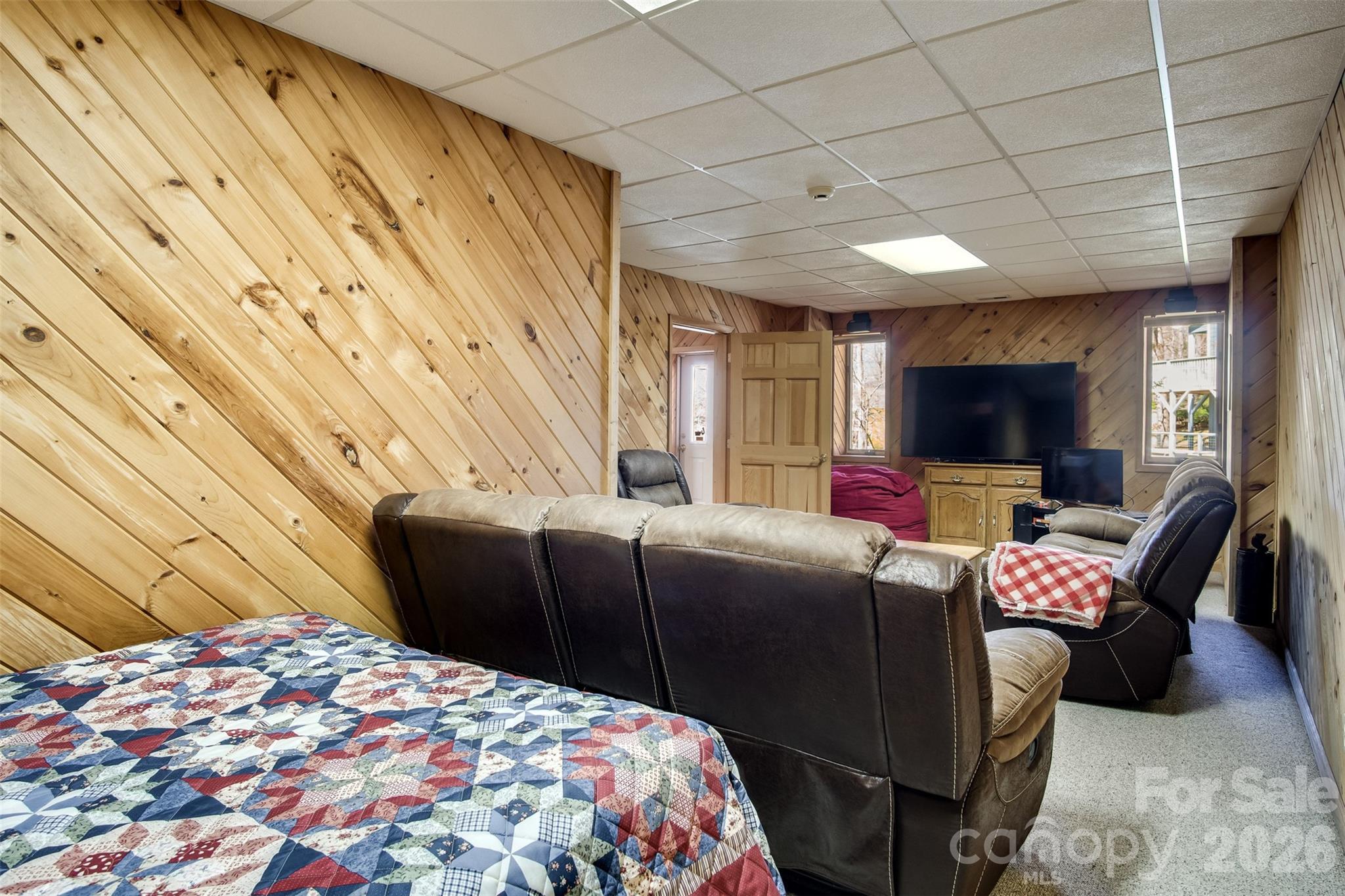 82 Avisco Road — Robbinsville