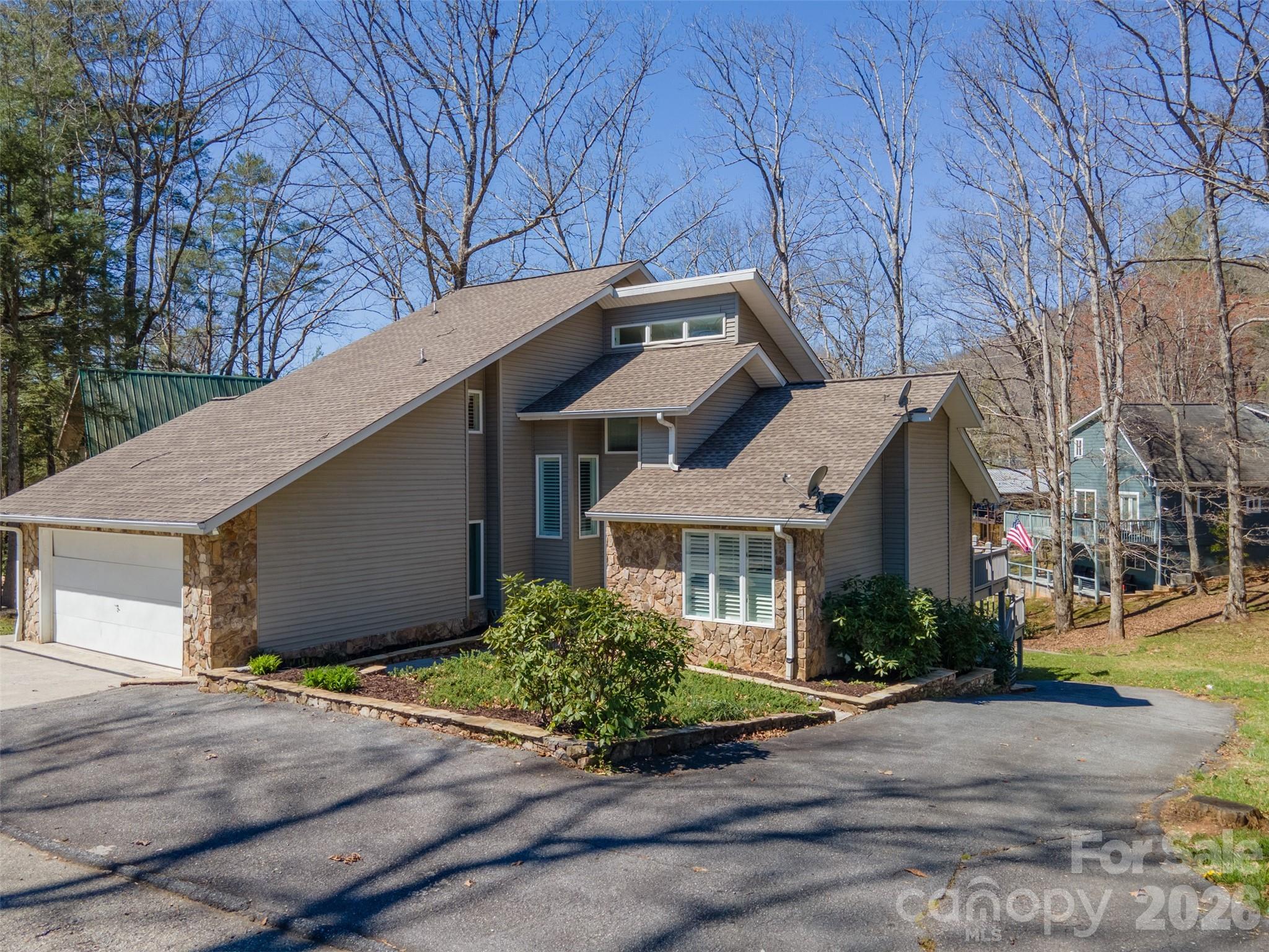 82 Avisco Road — Robbinsville