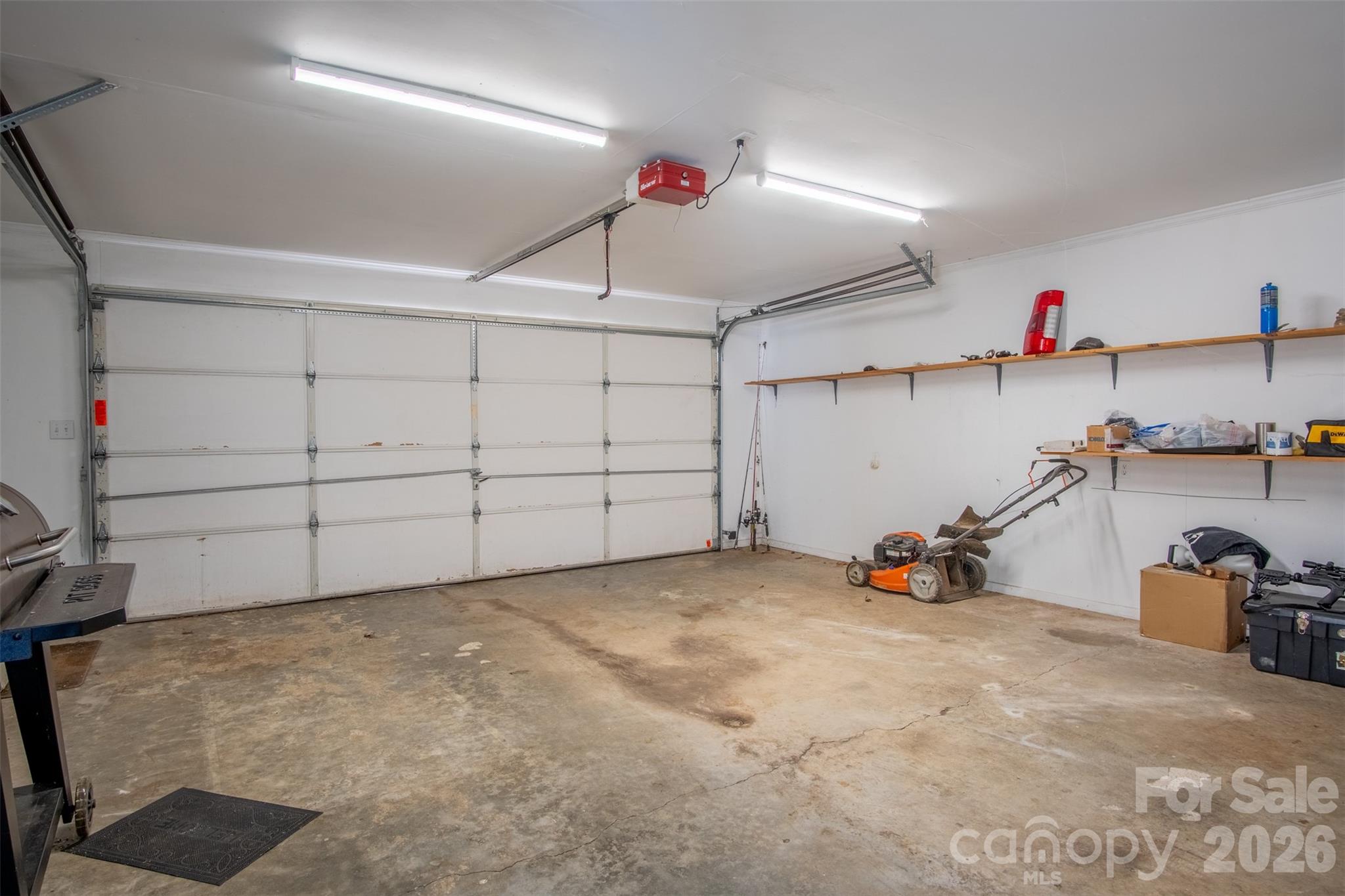 82 Avisco Road — Robbinsville