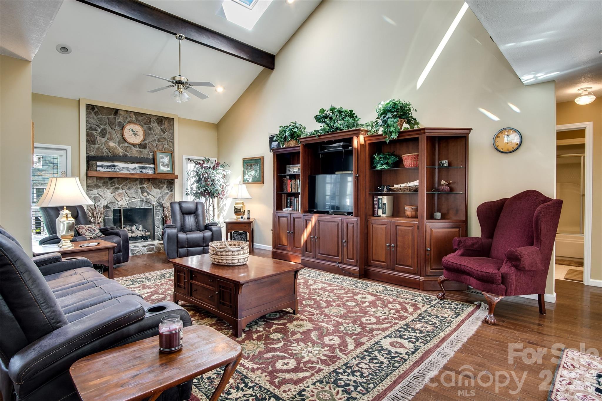 82 Avisco Road — Robbinsville