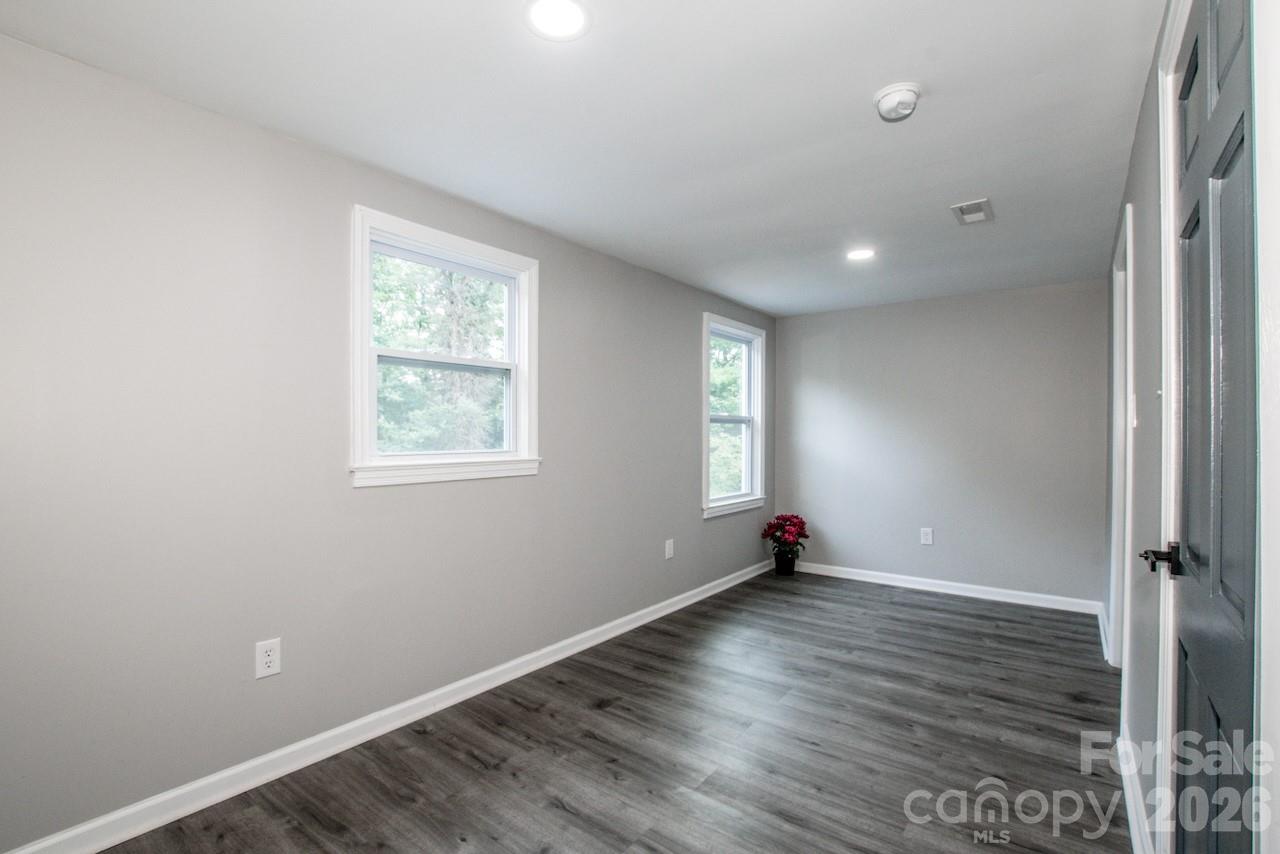 476 Summit Avenue — Statesville