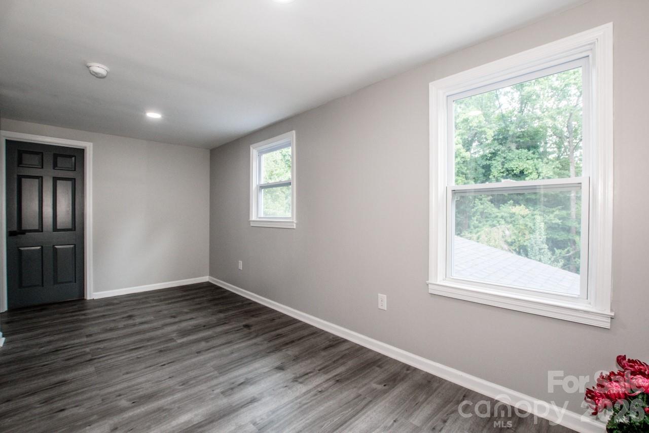476 Summit Avenue — Statesville