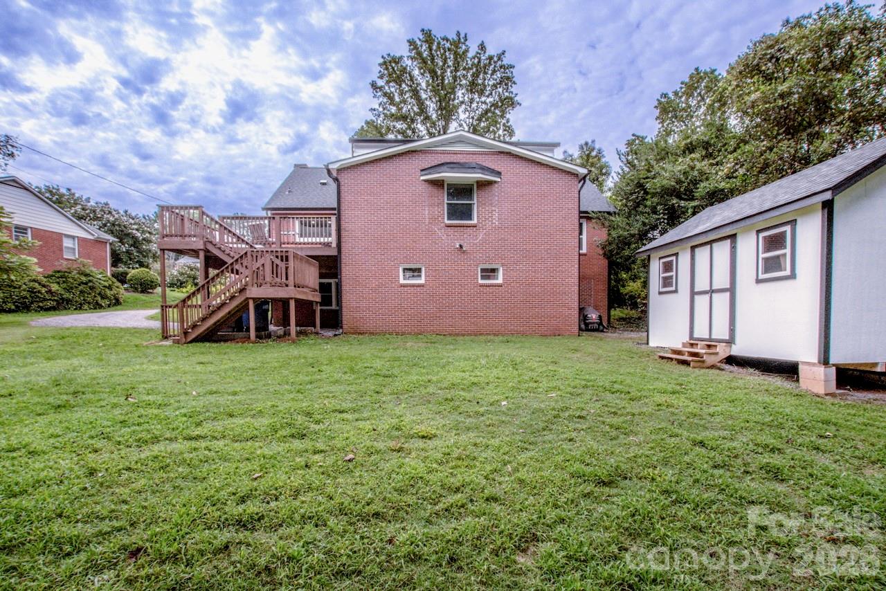 476 Summit Avenue — Statesville
