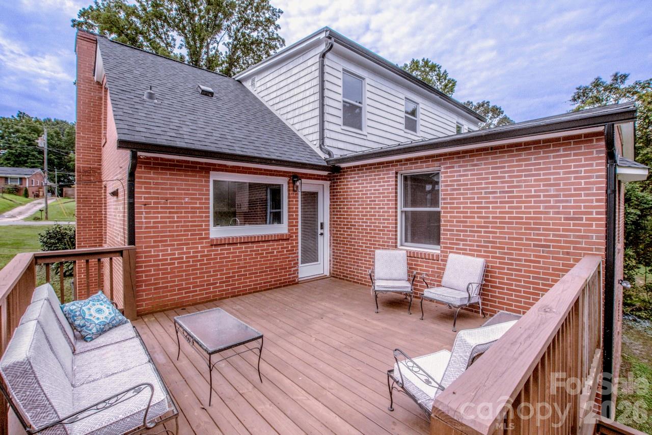 476 Summit Avenue — Statesville