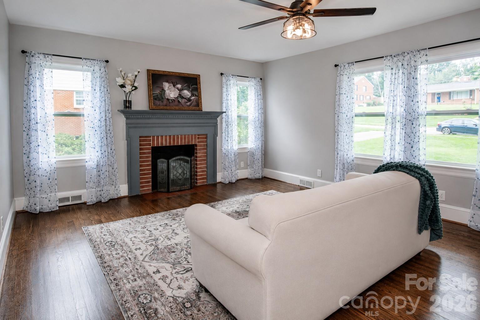 476 Summit Avenue — Statesville