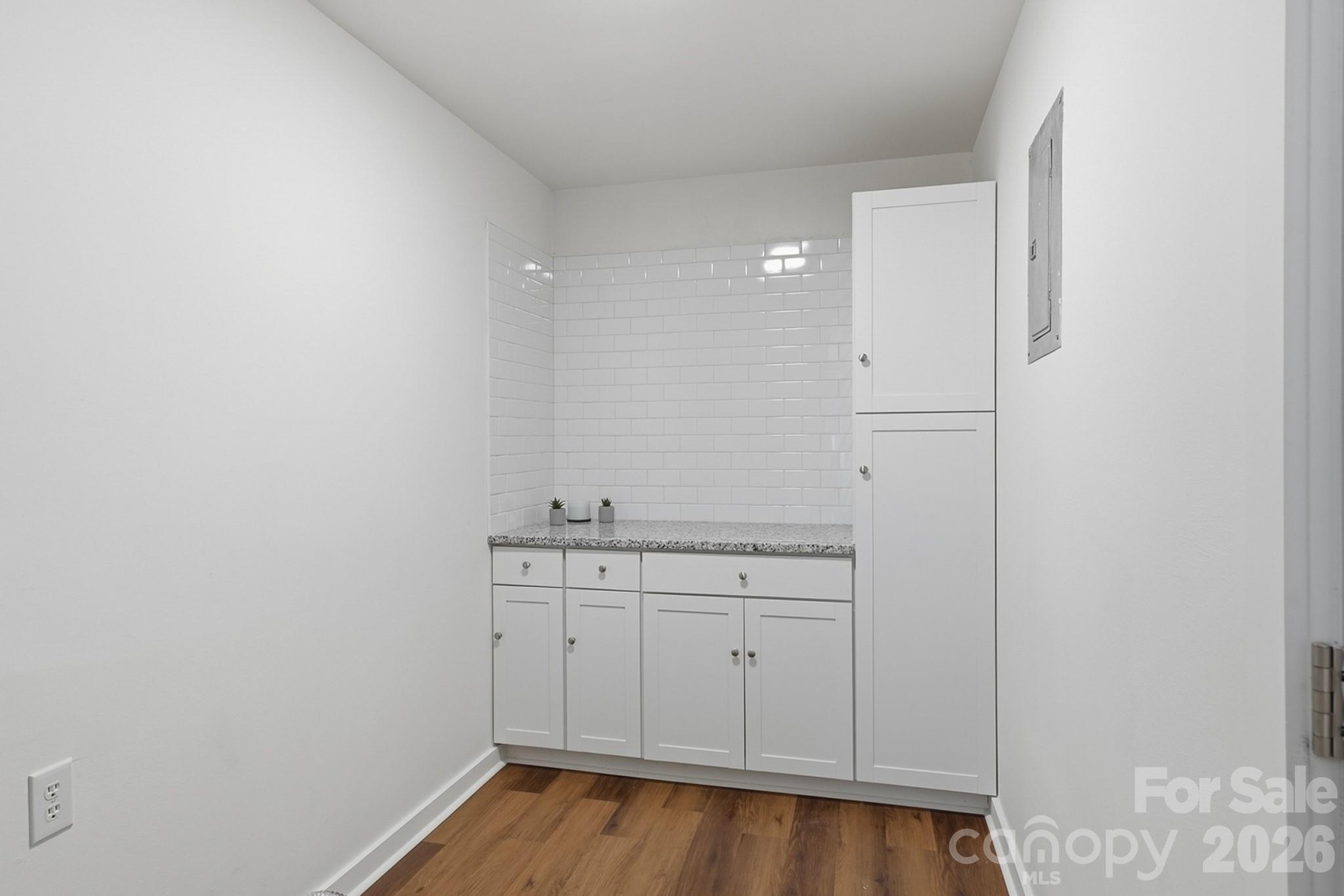 823 Farmcrest Drive — Charlotte