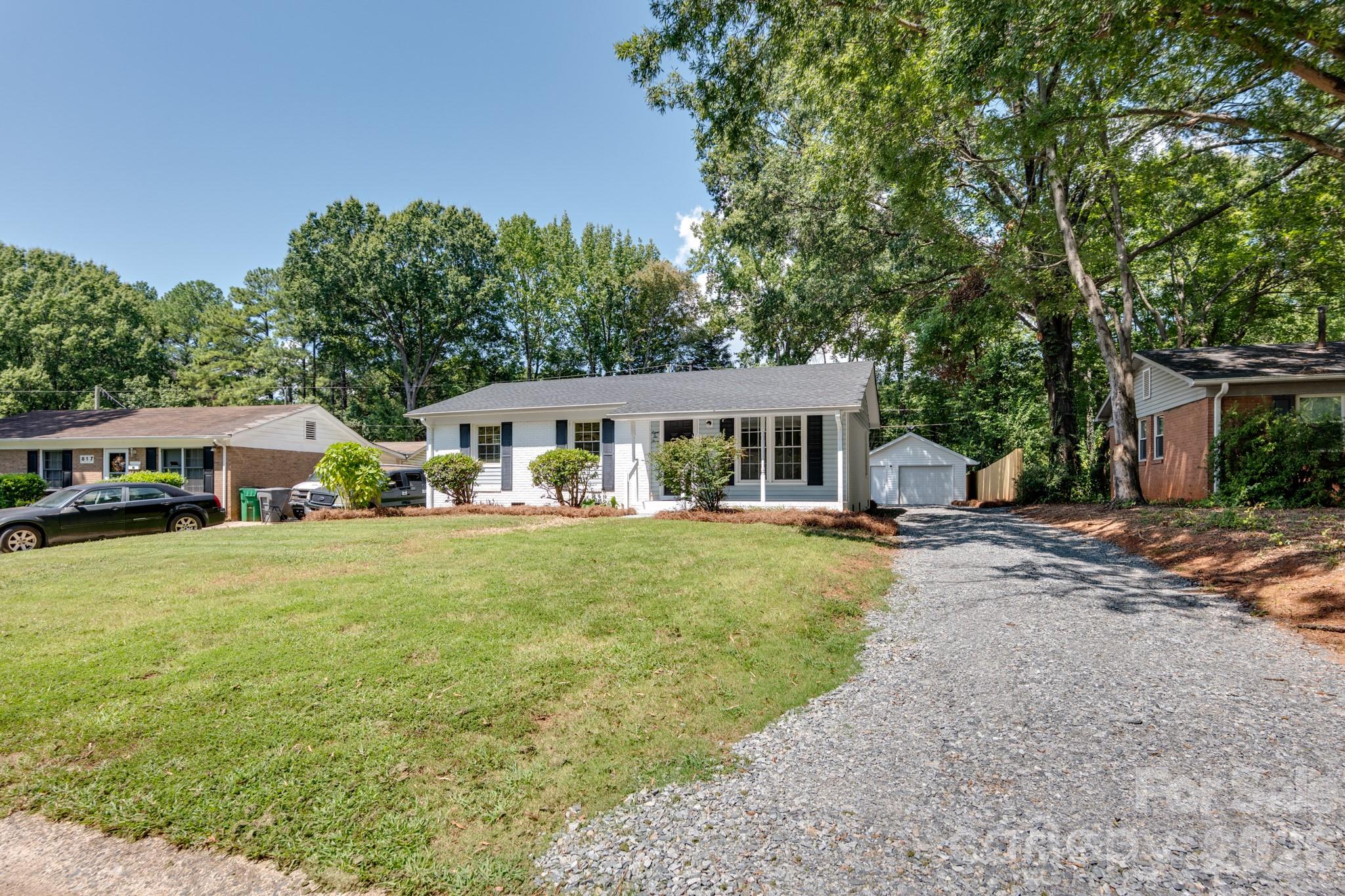 823 Farmcrest Drive — Charlotte