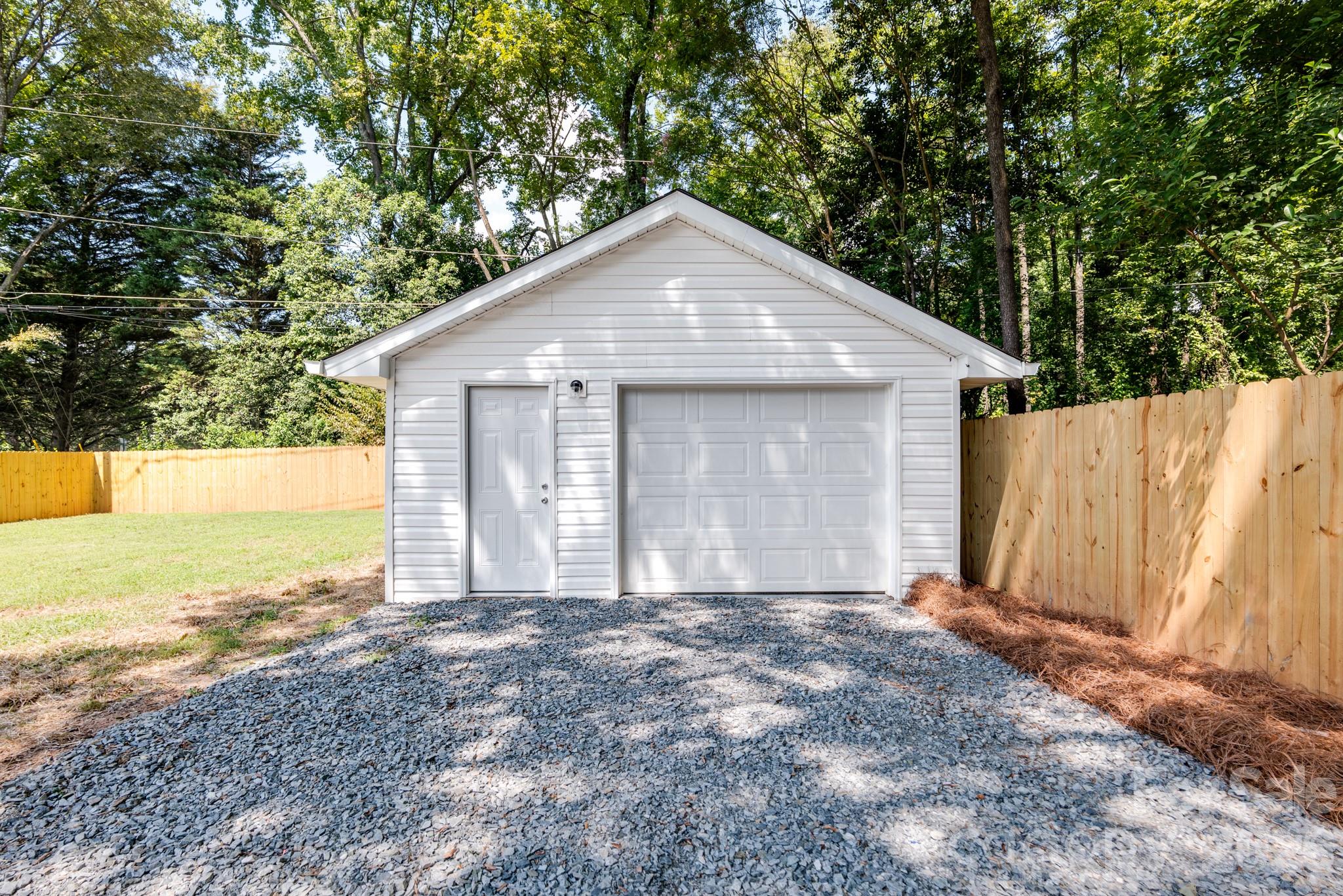 823 Farmcrest Drive — Charlotte