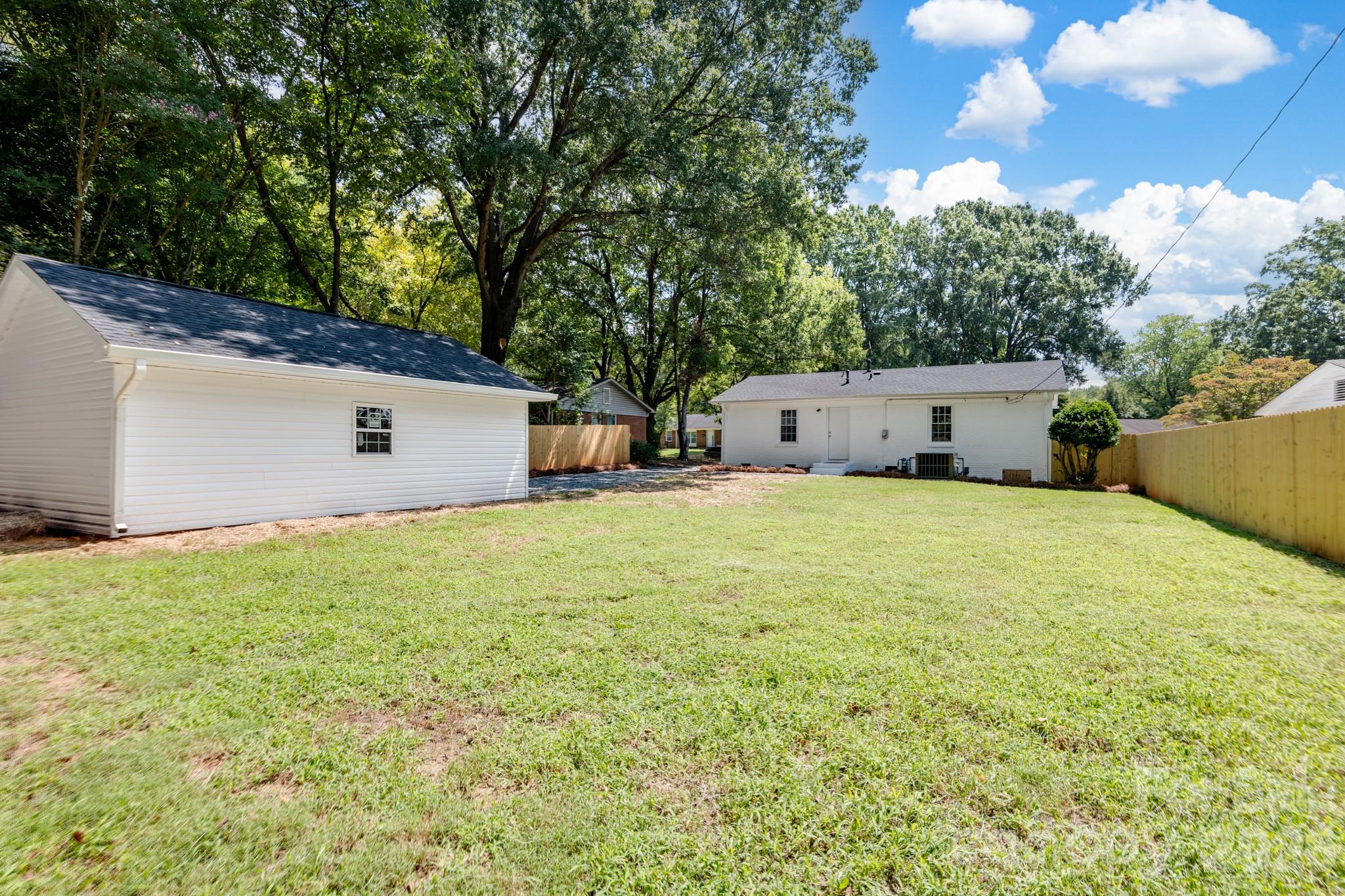 823 Farmcrest Drive — Charlotte