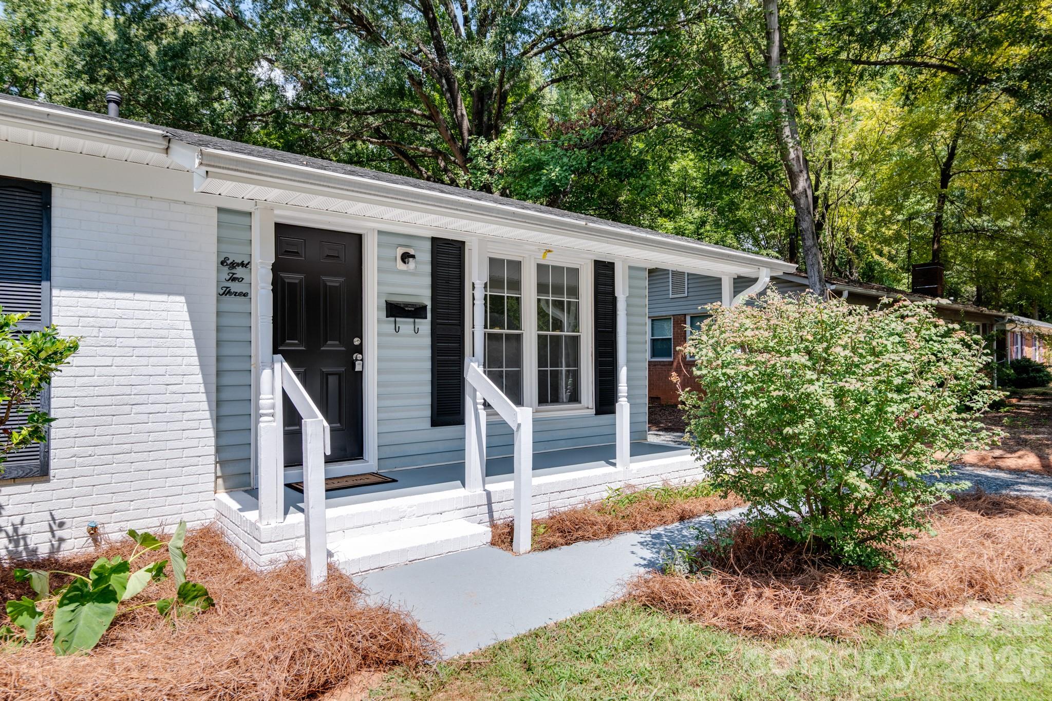 823 Farmcrest Drive — Charlotte
