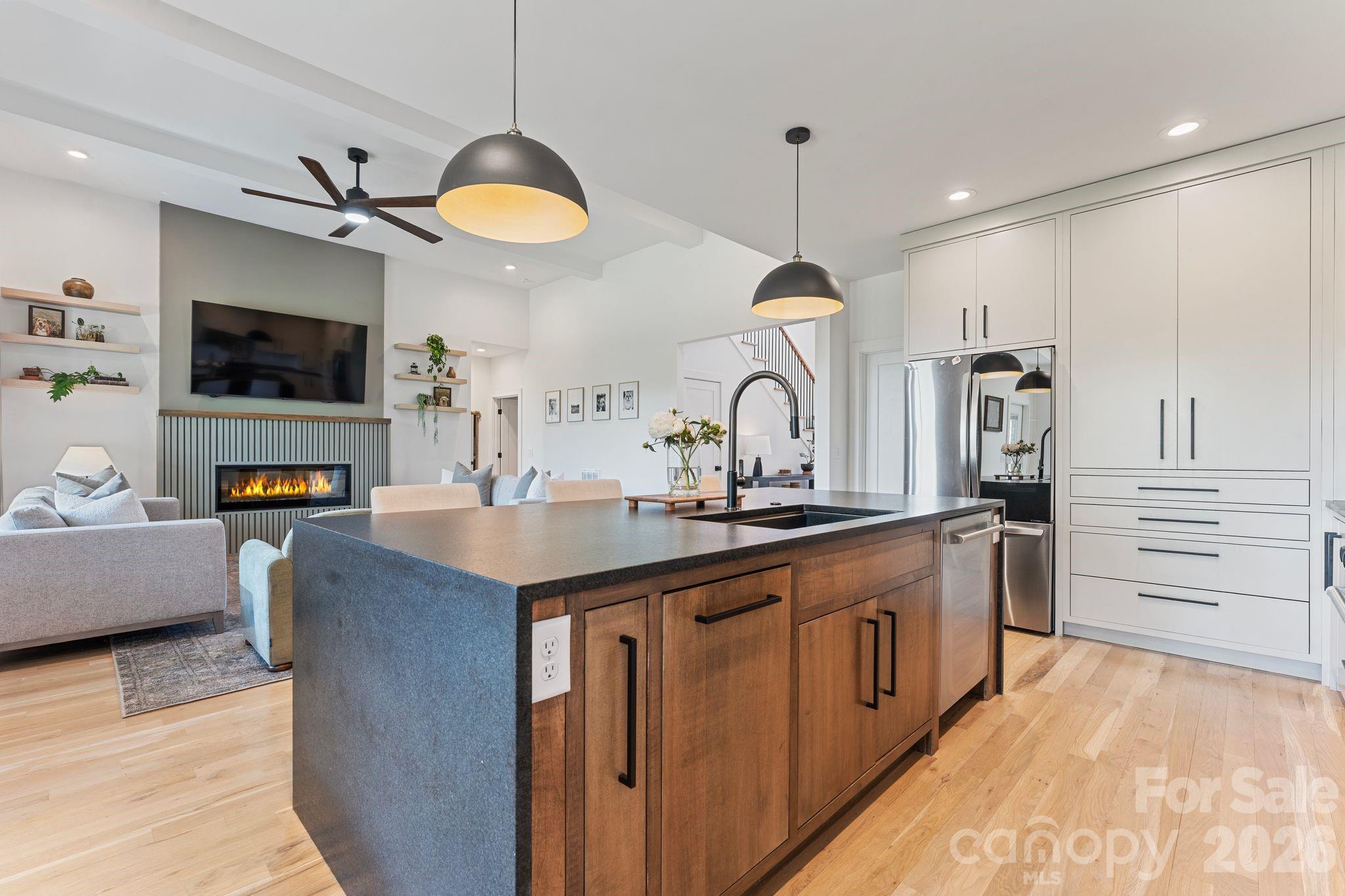 1116 Players Ridge Road — Hickory