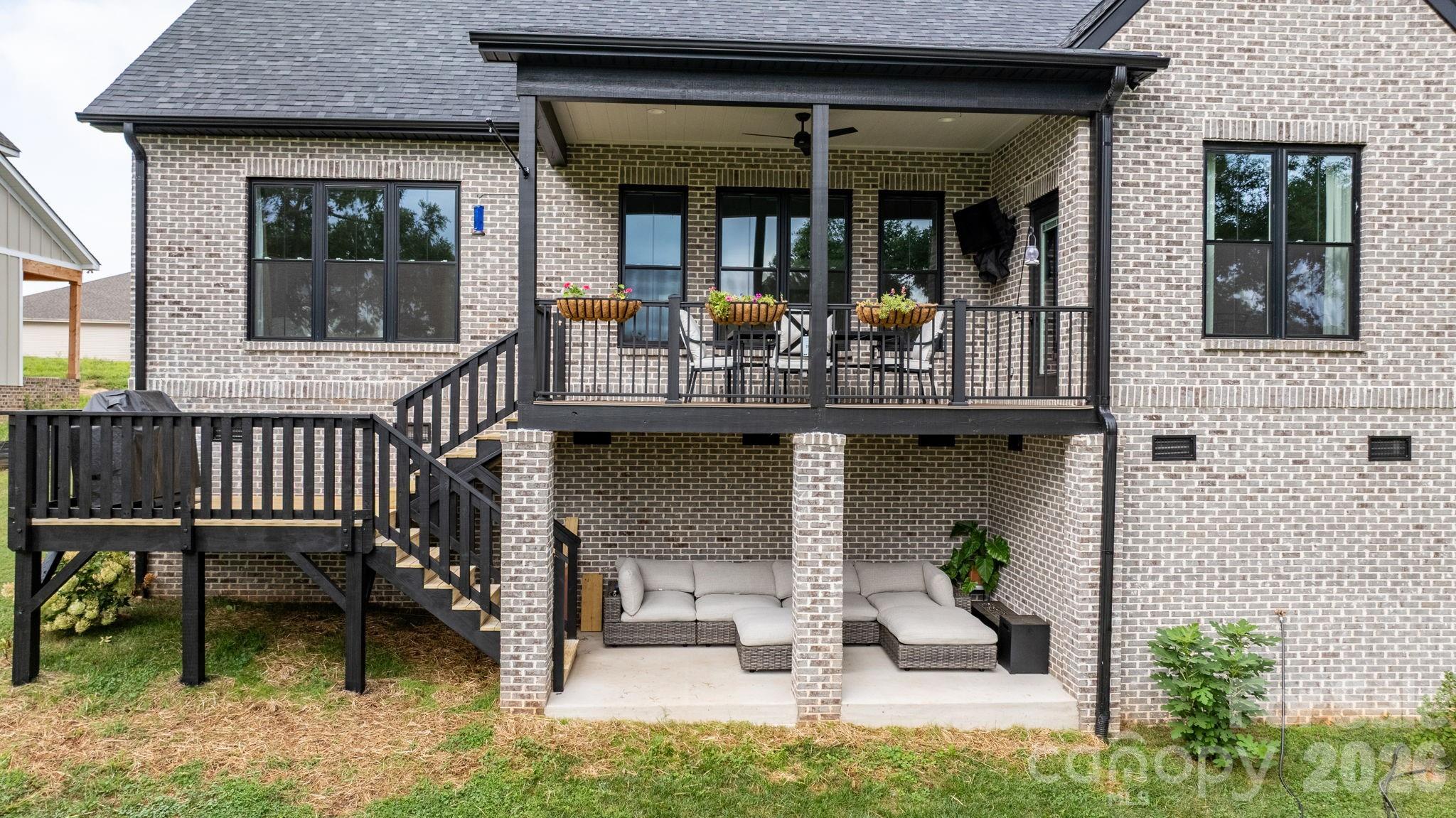 1116 Players Ridge Road — Hickory