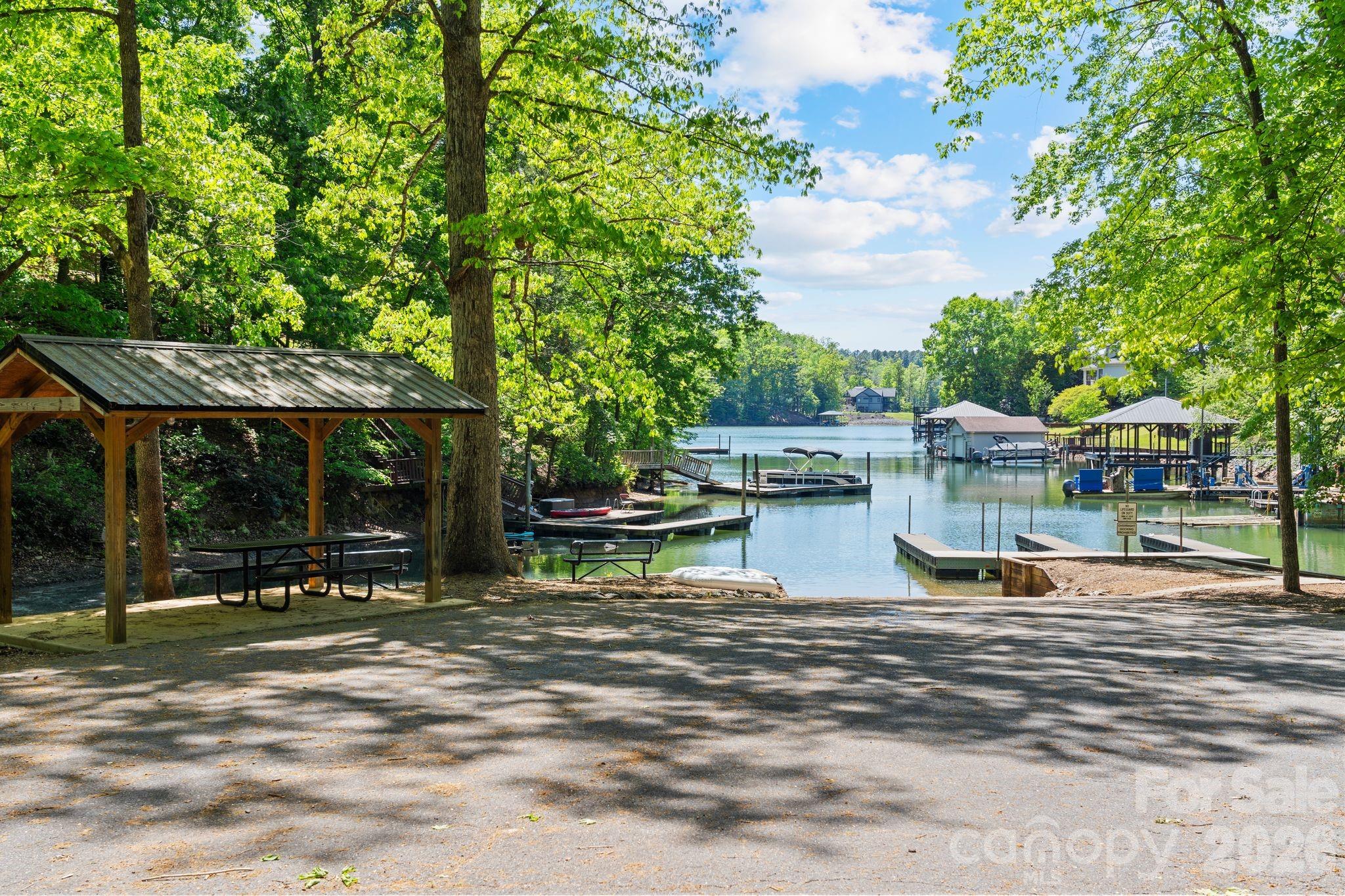 1116 Players Ridge Road — Hickory