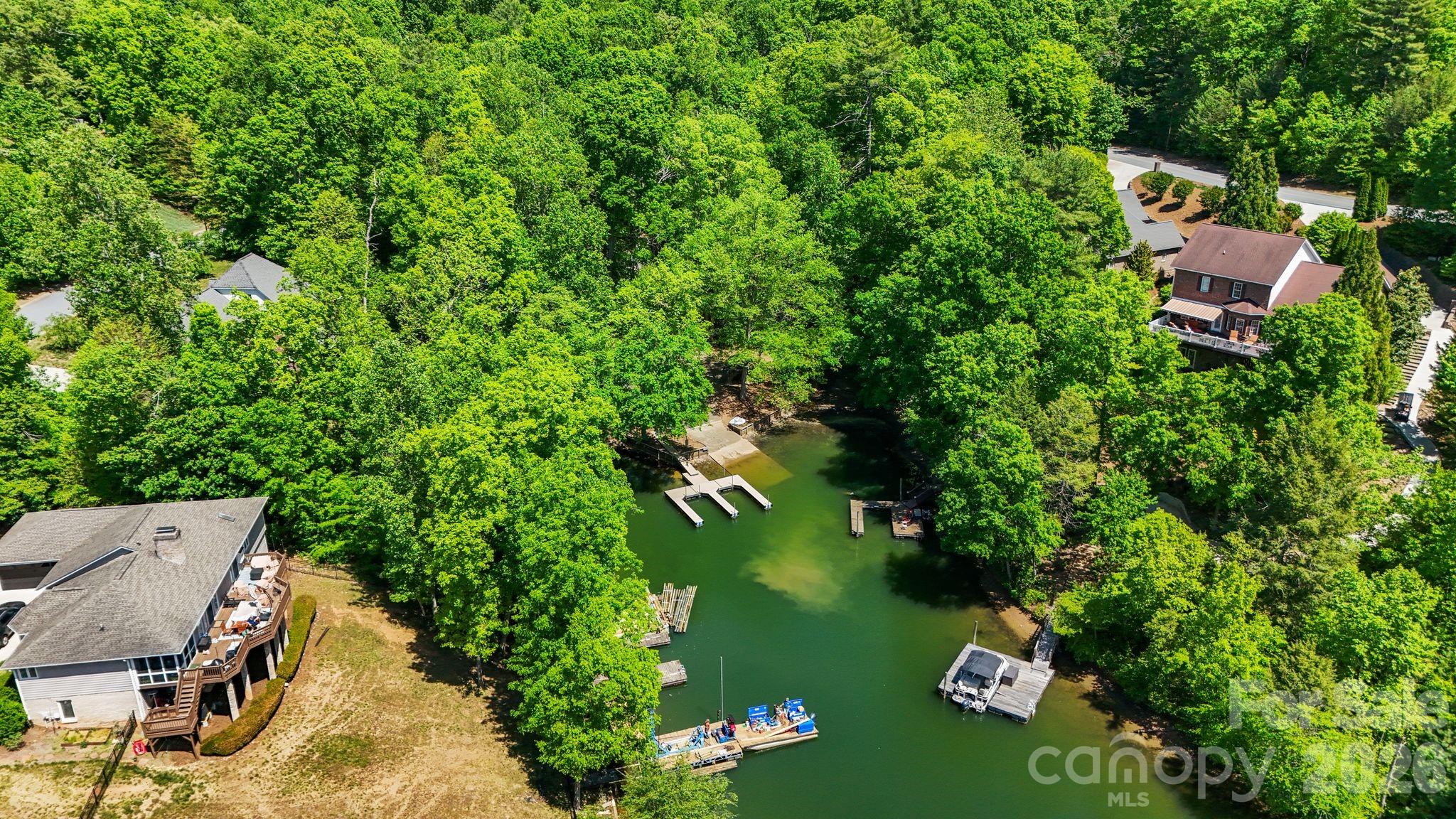 1116 Players Ridge Road — Hickory