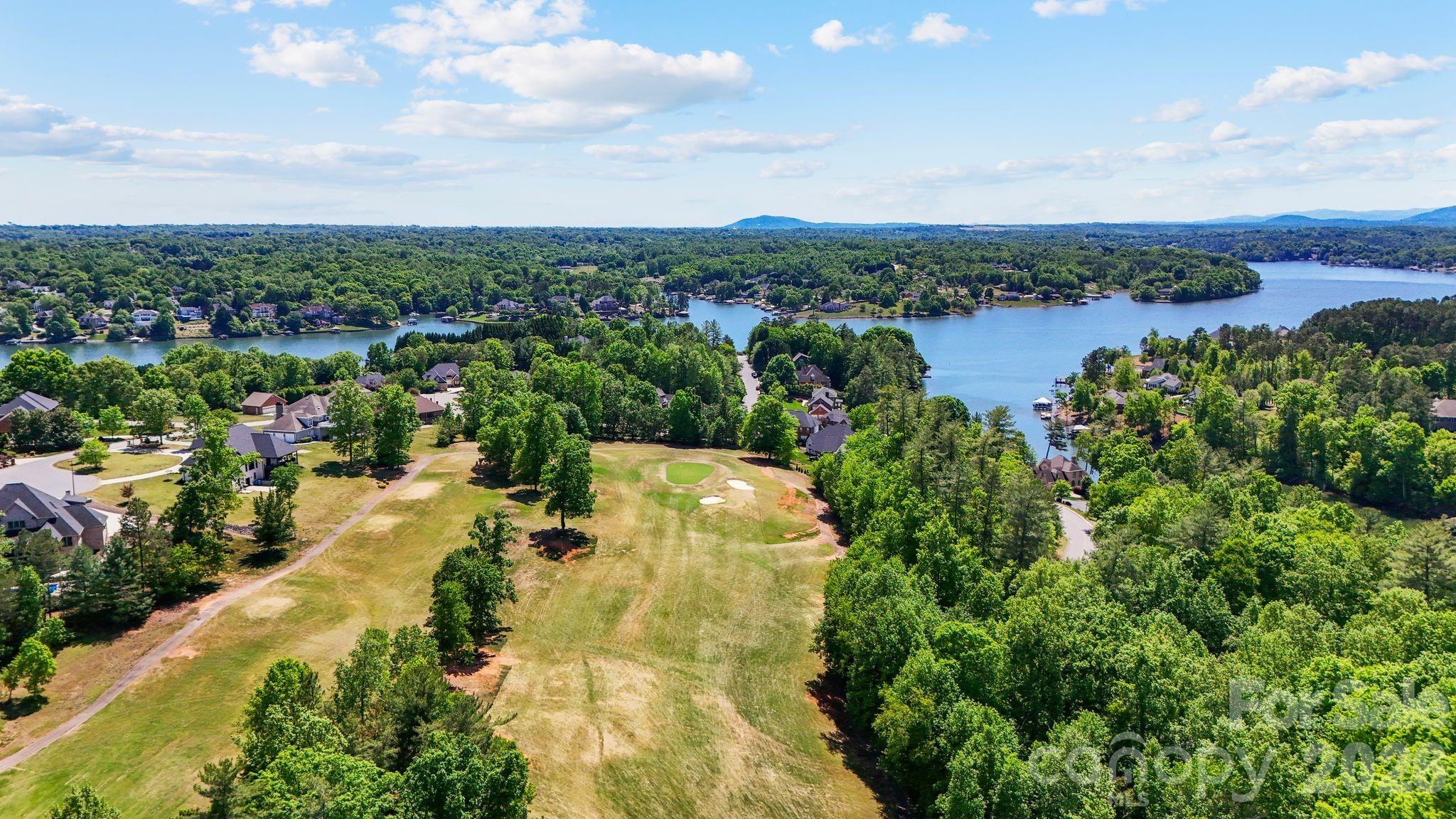 1116 Players Ridge Road — Hickory
