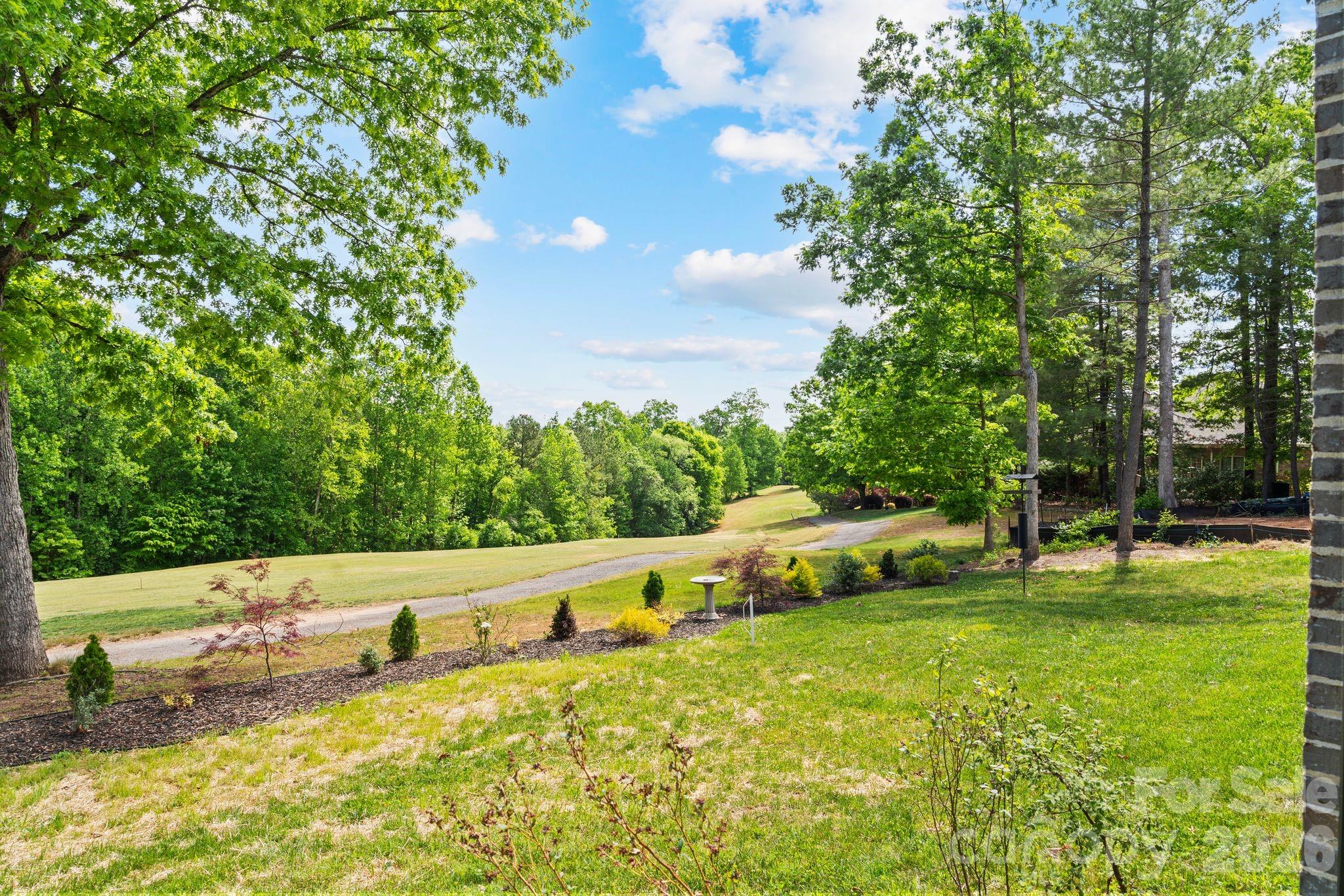 1116 Players Ridge Road — Hickory
