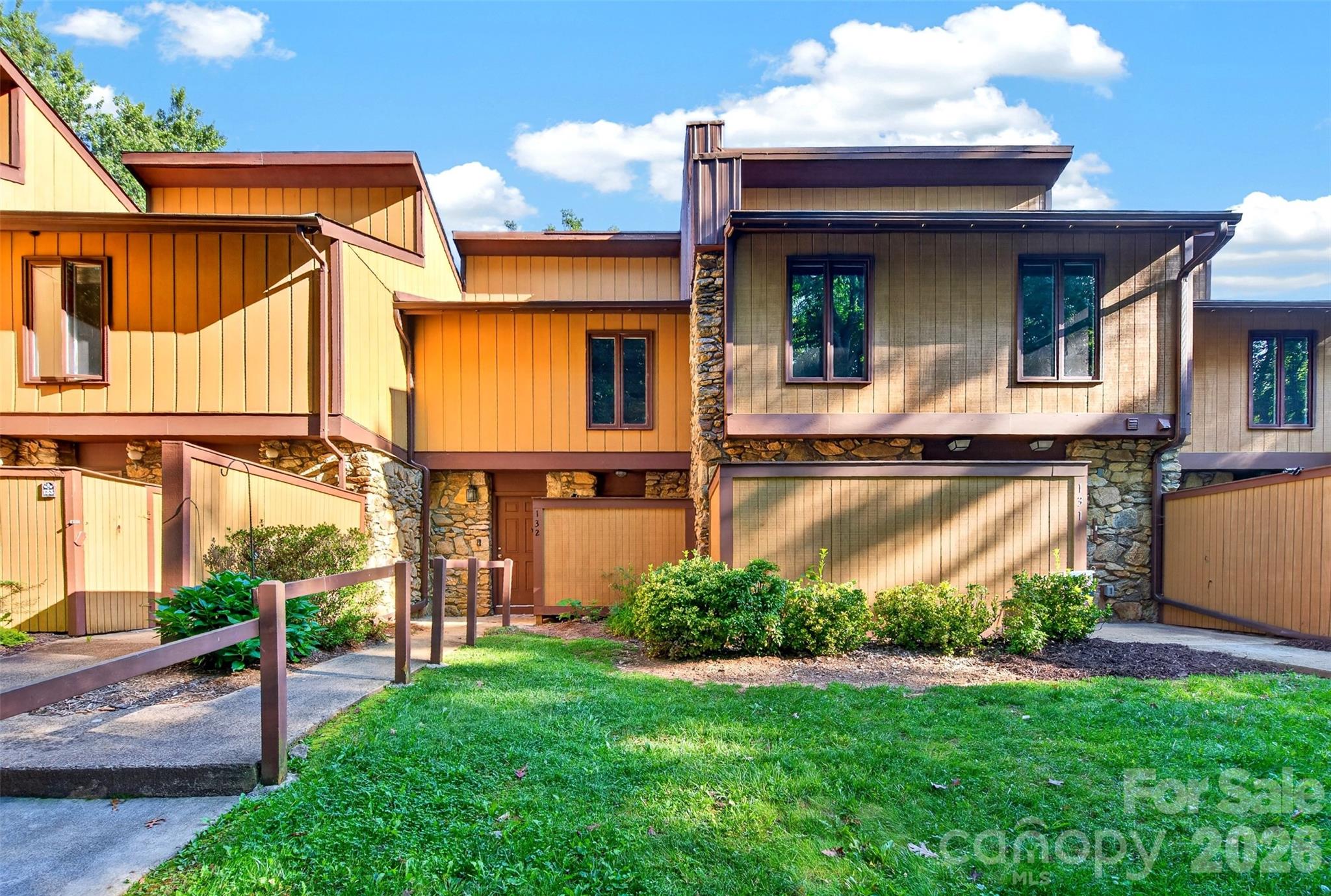 132 Colony Drive — Arden
