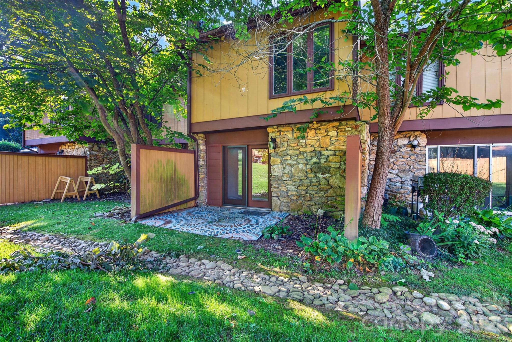 132 Colony Drive — Arden