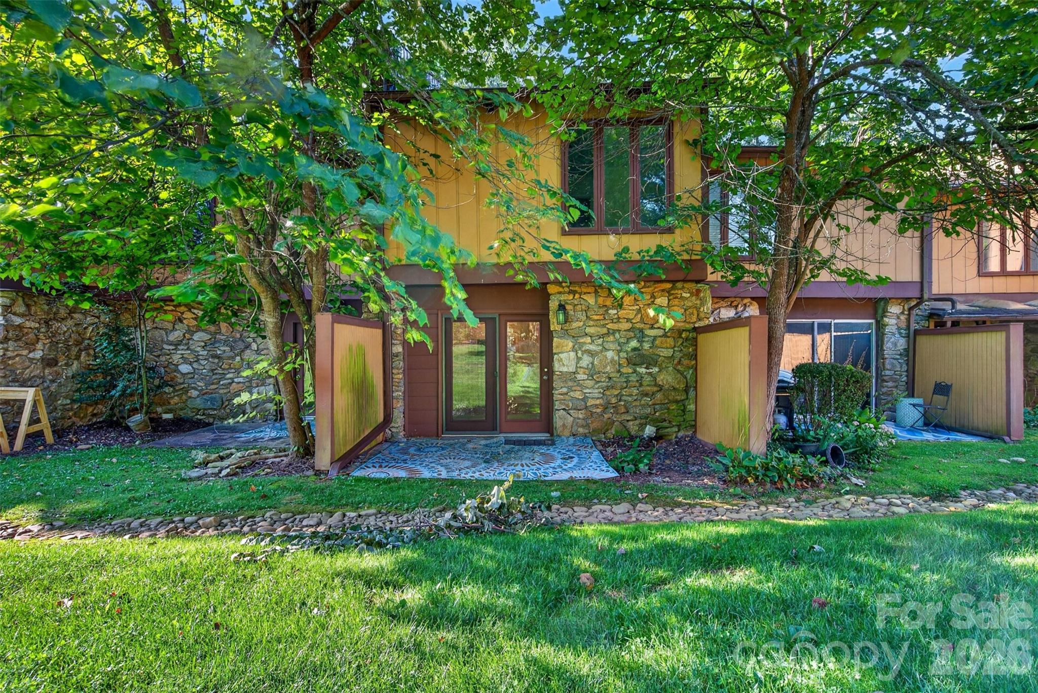 132 Colony Drive — Arden